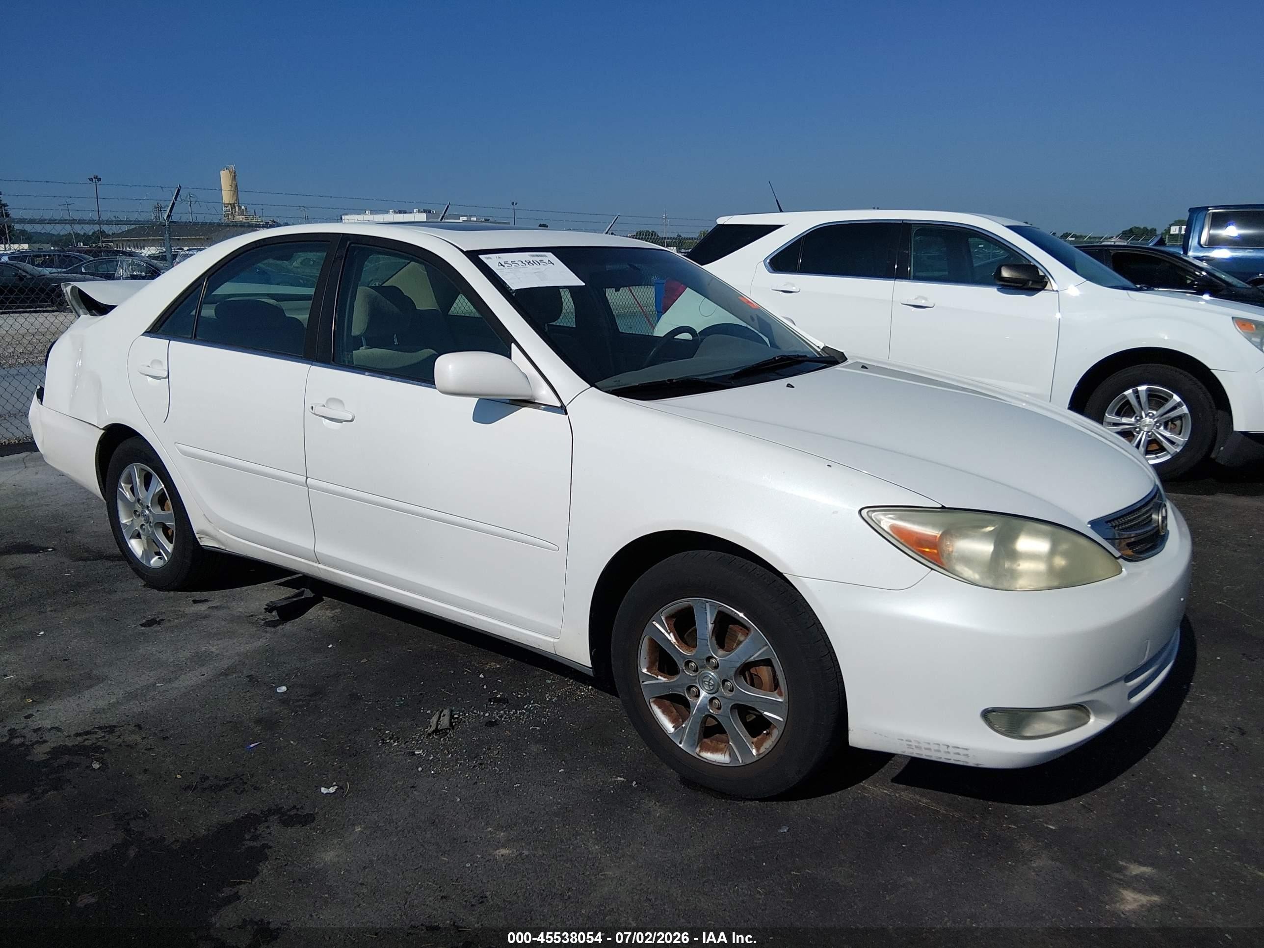 2004 Toyota Camry Le Белый vin: JTDBE30K540281389