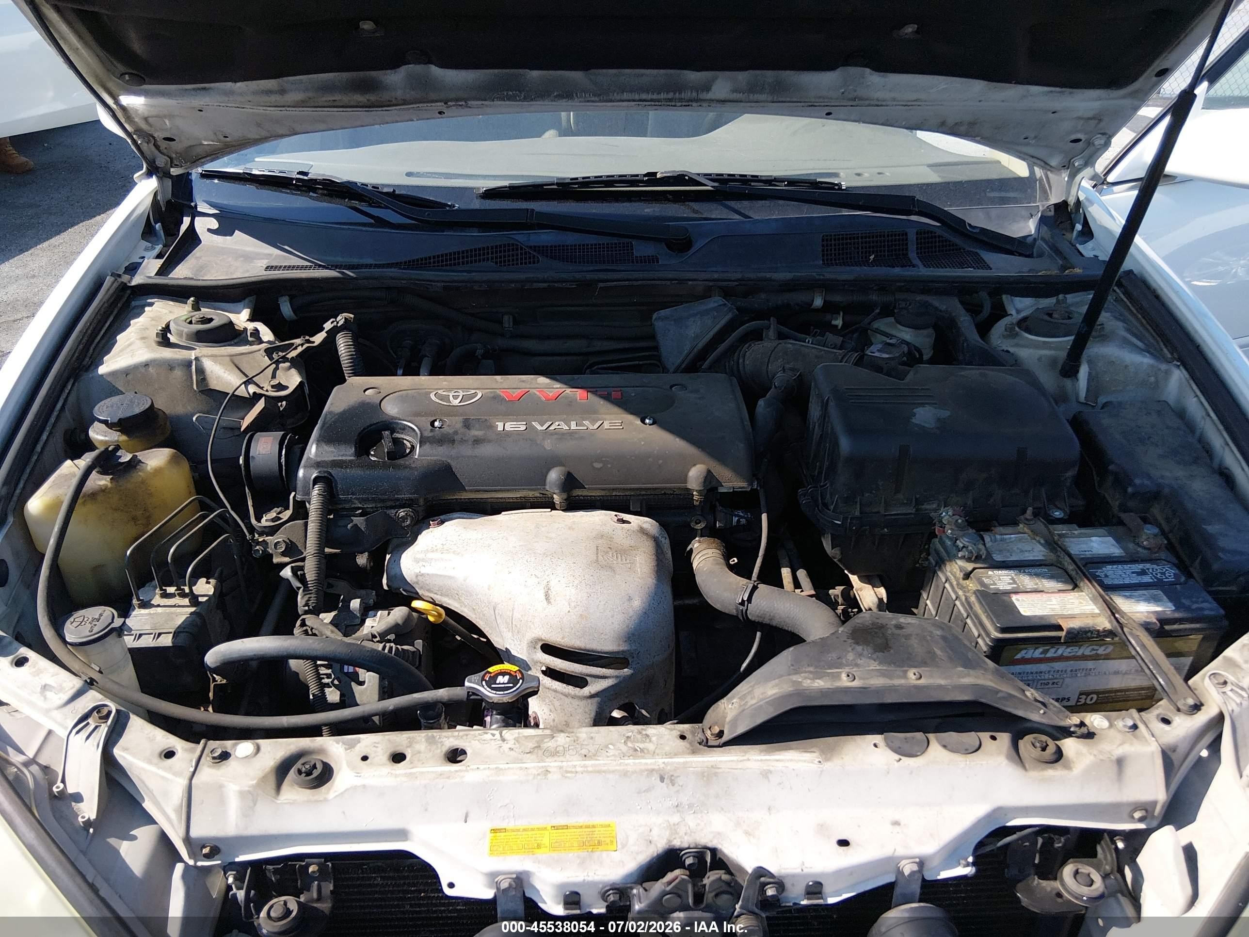 2004 Toyota Camry Le White vin: JTDBE30K540281389