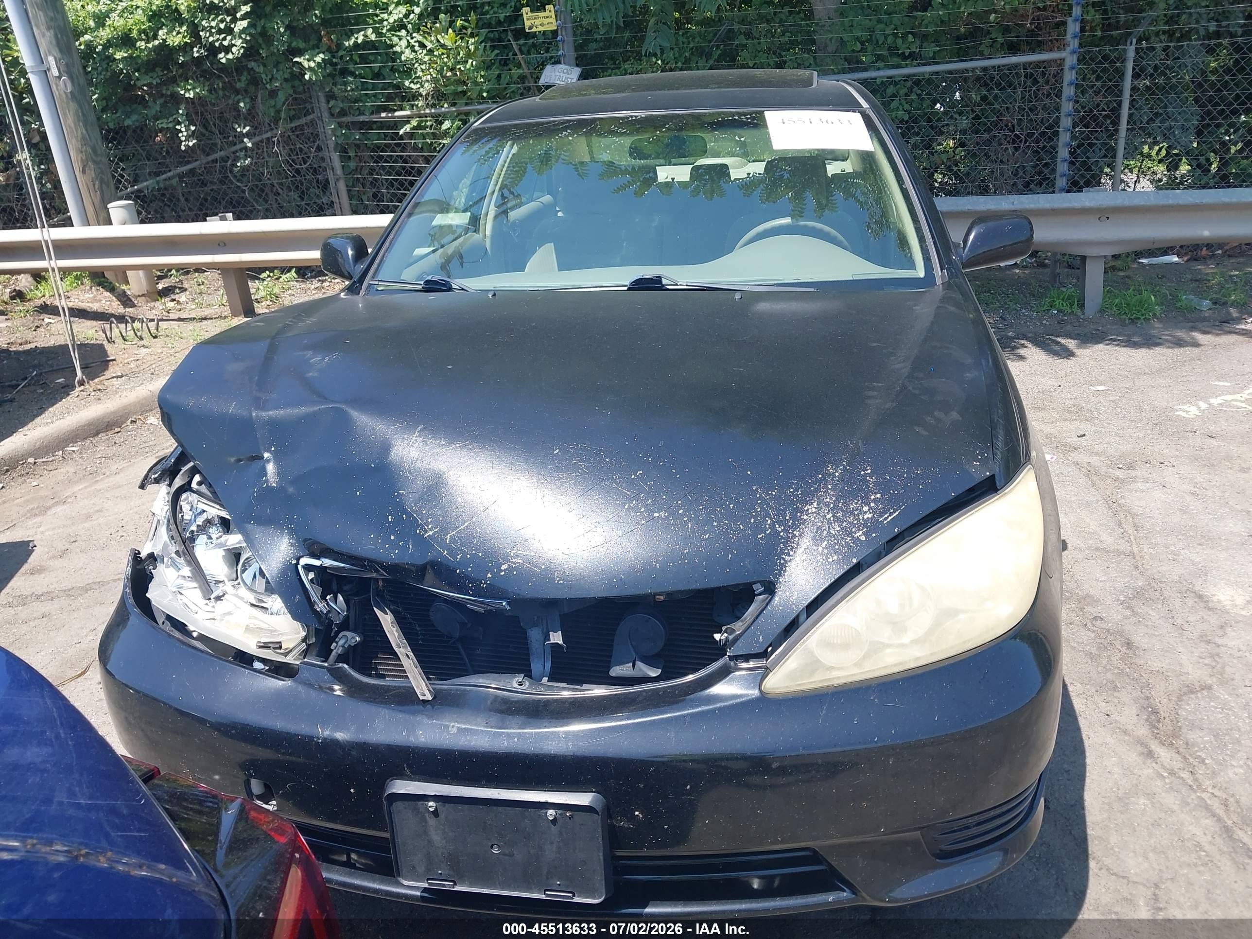 2005 Toyota Camry Le Black vin: JTDBE30K553033529