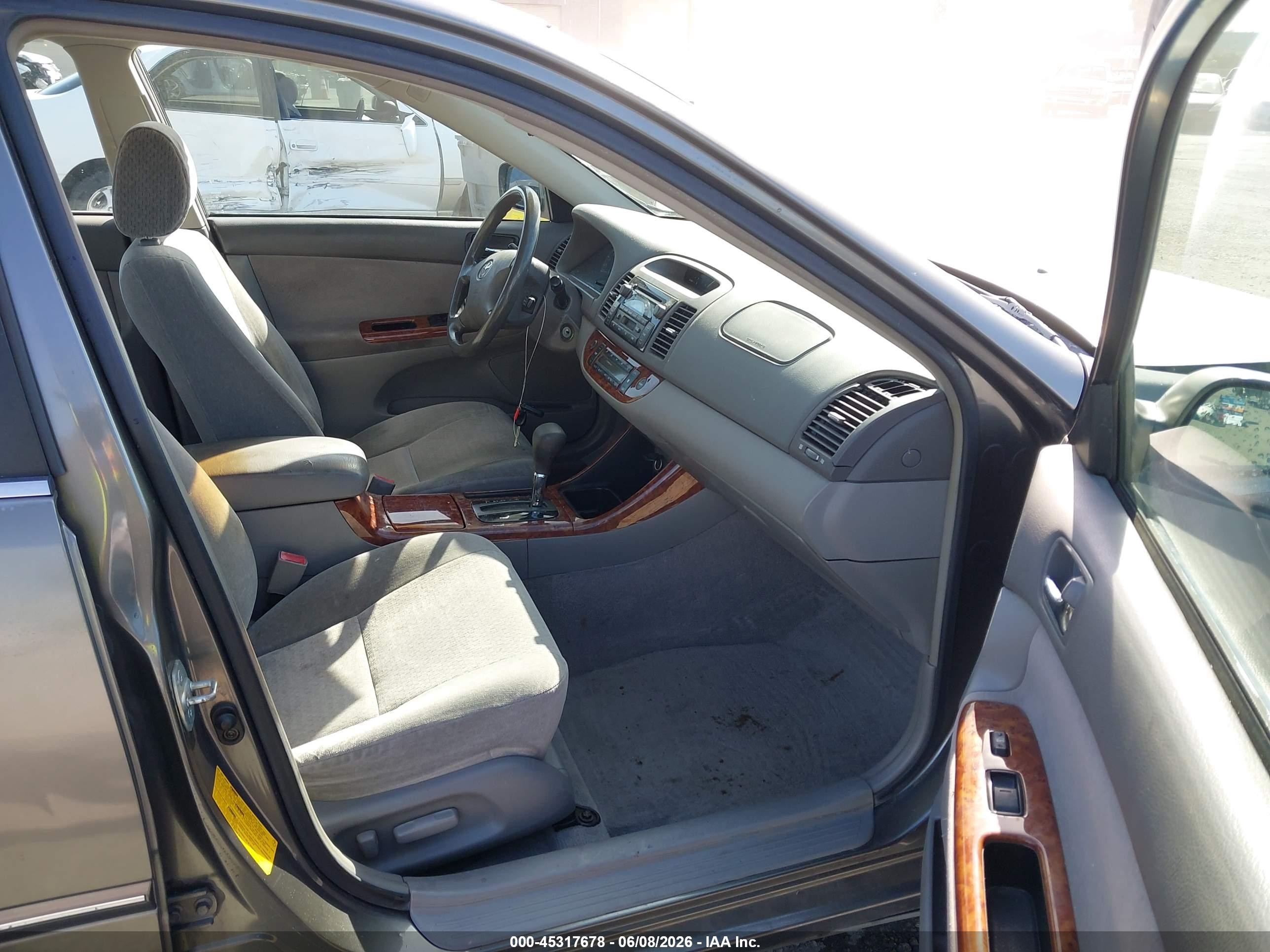2002 Toyota Camry Xle Silver vin: JTDBE30K720059160