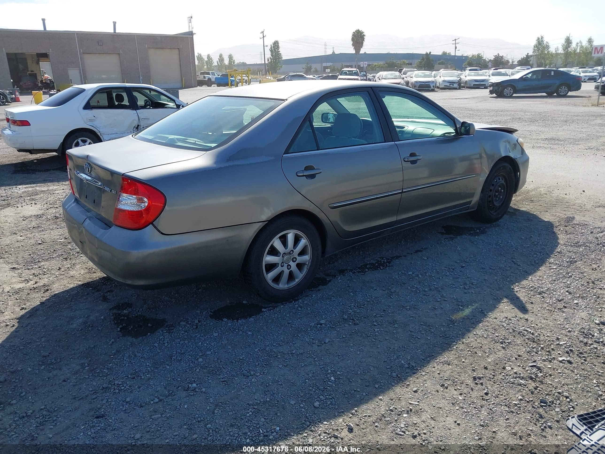 2002 Toyota Camry Xle Silver vin: JTDBE30K720059160
