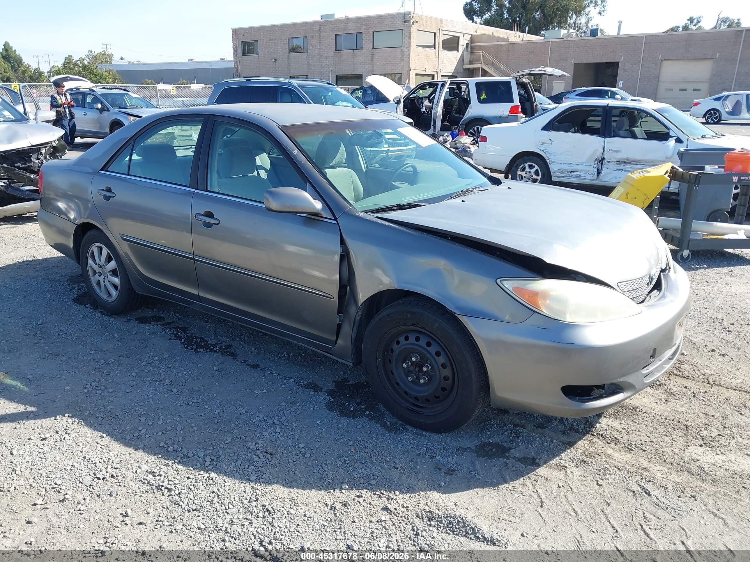 2002 Toyota Camry Xle Silver vin: JTDBE30K720059160