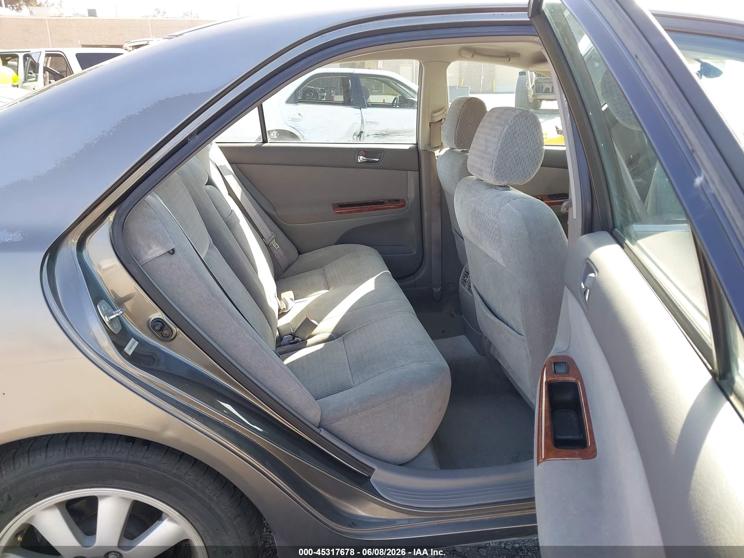 2002 Toyota Camry Xle Silver vin: JTDBE30K720059160