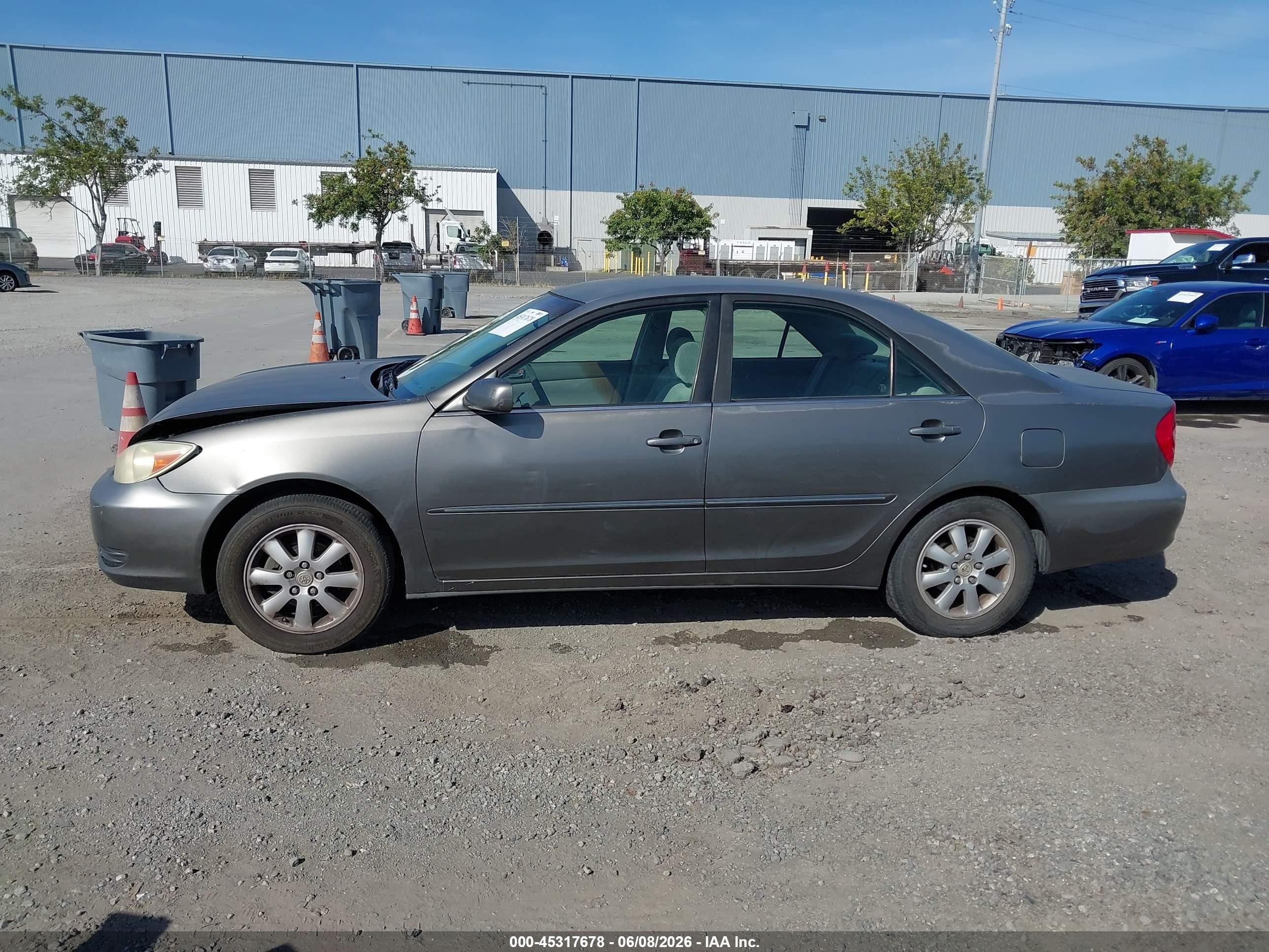 2002 Toyota Camry Xle Silver vin: JTDBE30K720059160