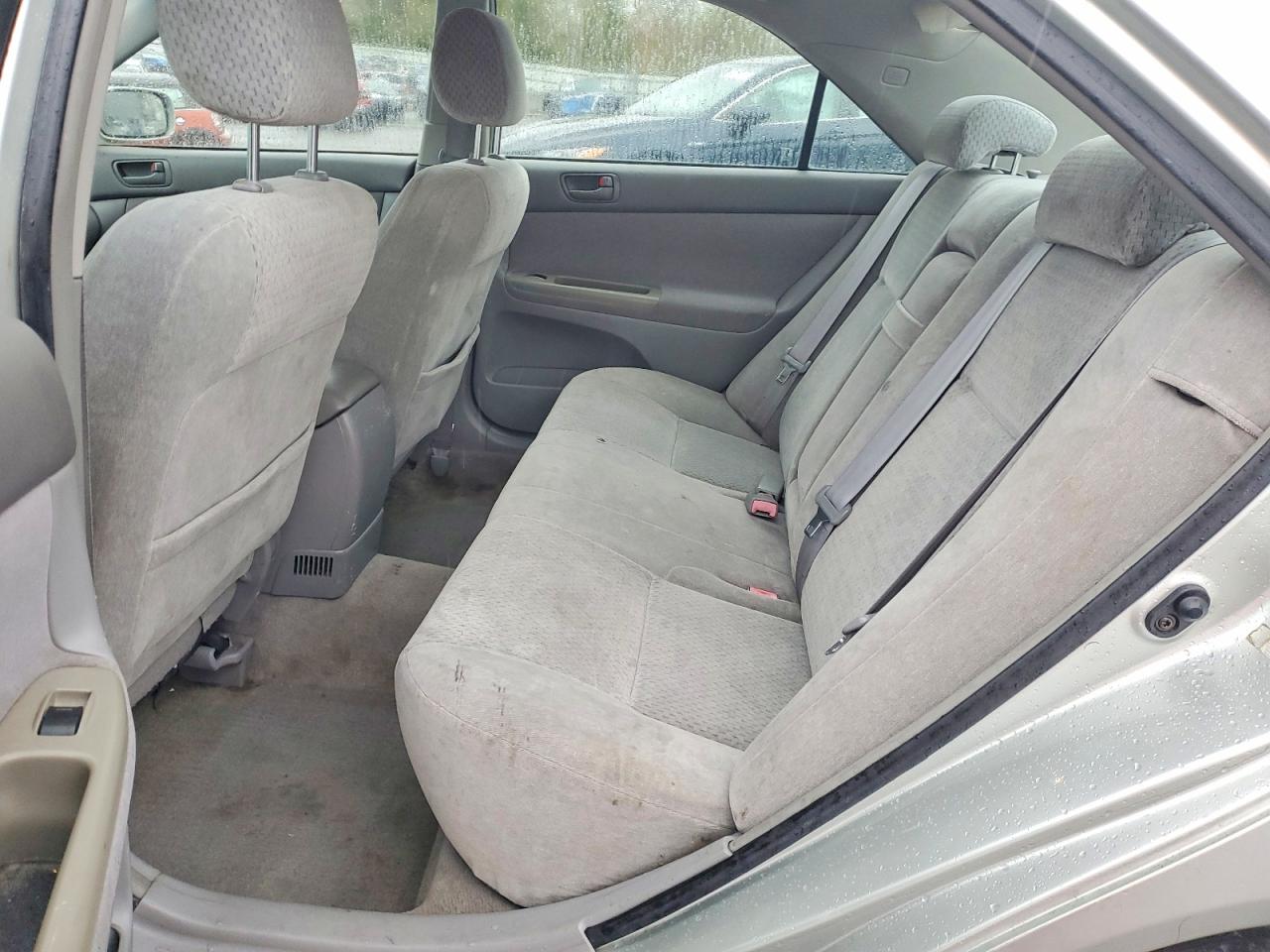 2002 Toyota Camry Le Silver vin: JTDBE30K720136402