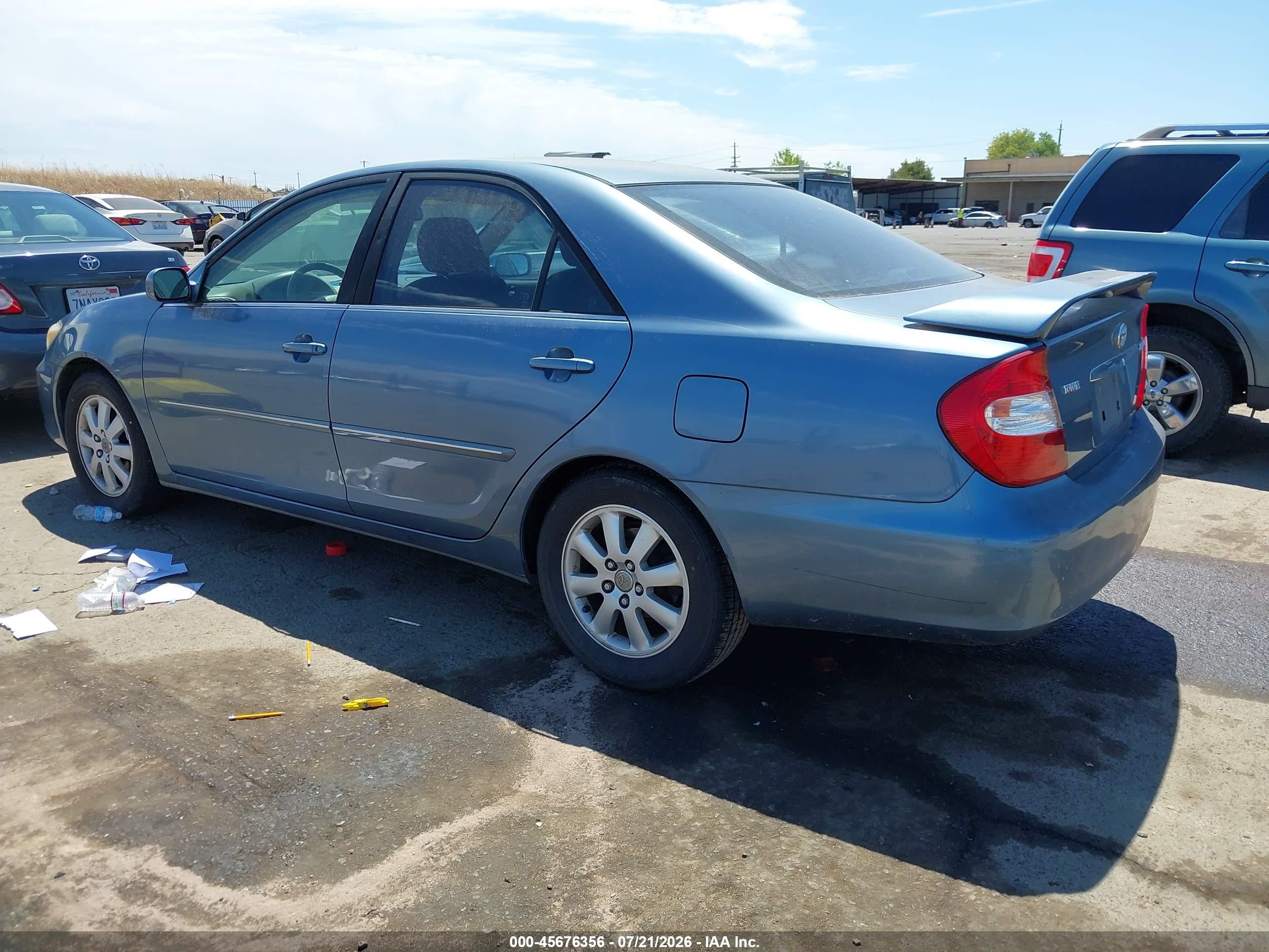 2003 Toyota Camry Xle Light Blue vin: JTDBE30K730183771