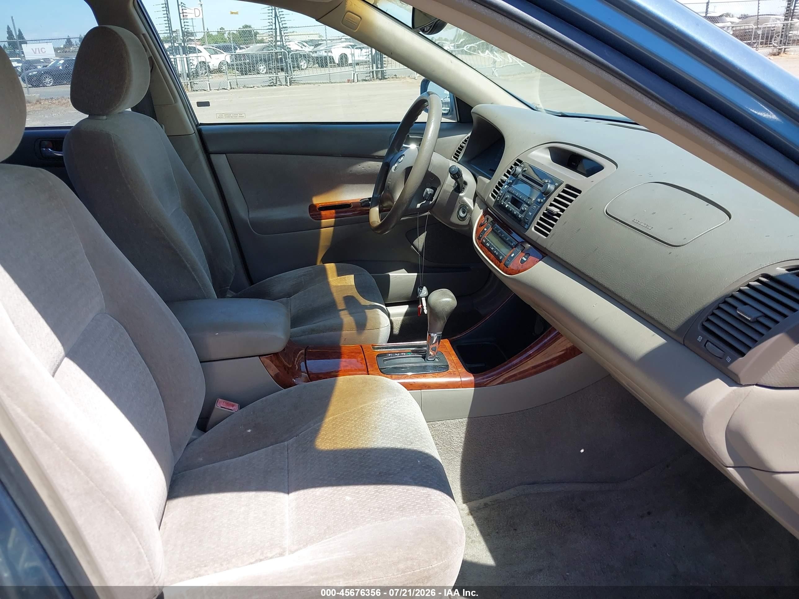 2003 Toyota Camry Xle Light Blue vin: JTDBE30K730183771