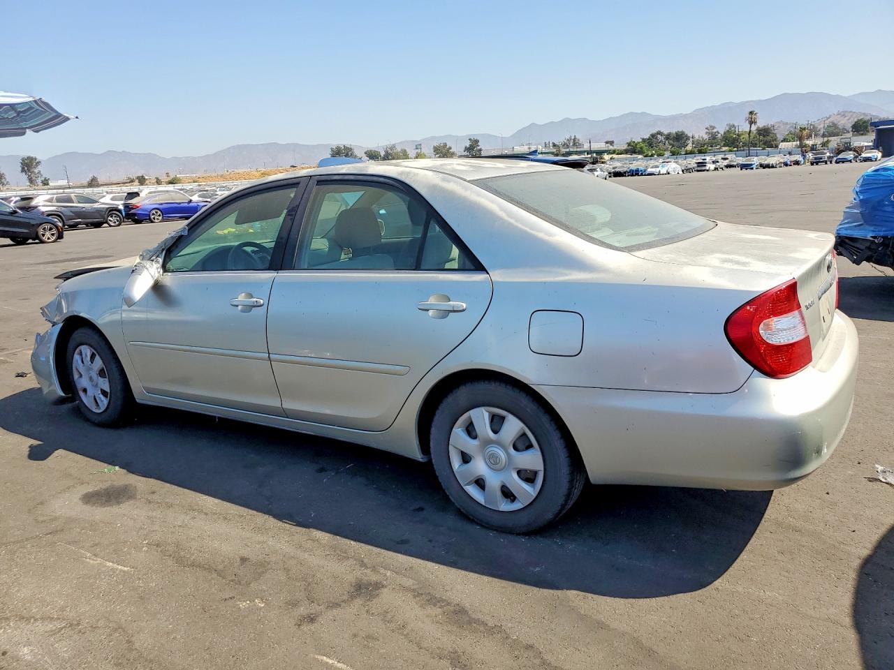 2002 Toyota Camry Le Серебряный vin: JTDBE30K920055045