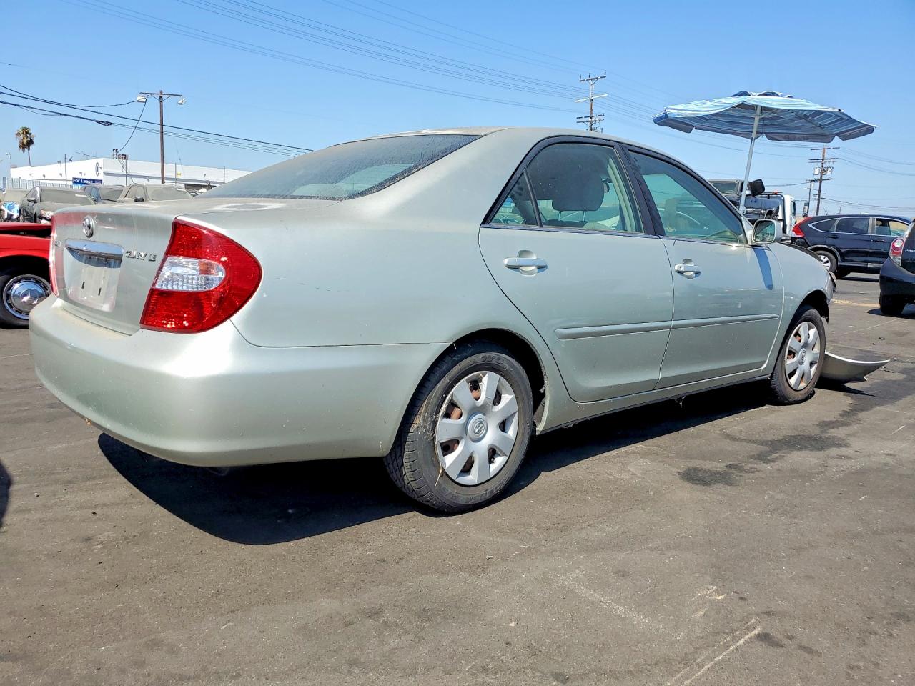 2002 Toyota Camry Le Серебряный vin: JTDBE30K920055045