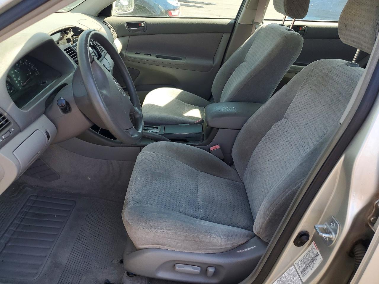 2002 Toyota Camry Le Серебряный vin: JTDBE30K920055045