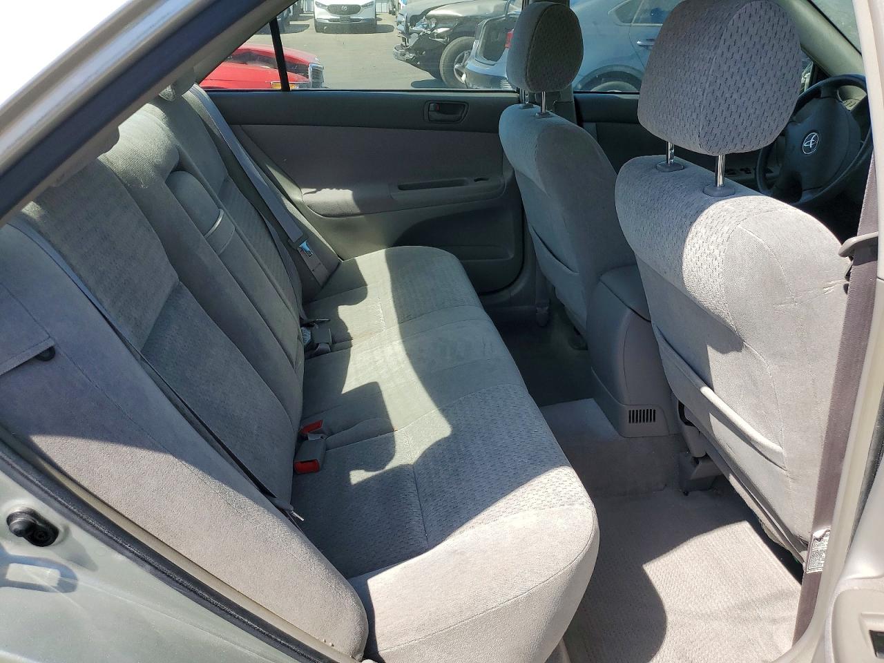 2002 Toyota Camry Le Серебряный vin: JTDBE30K920055045