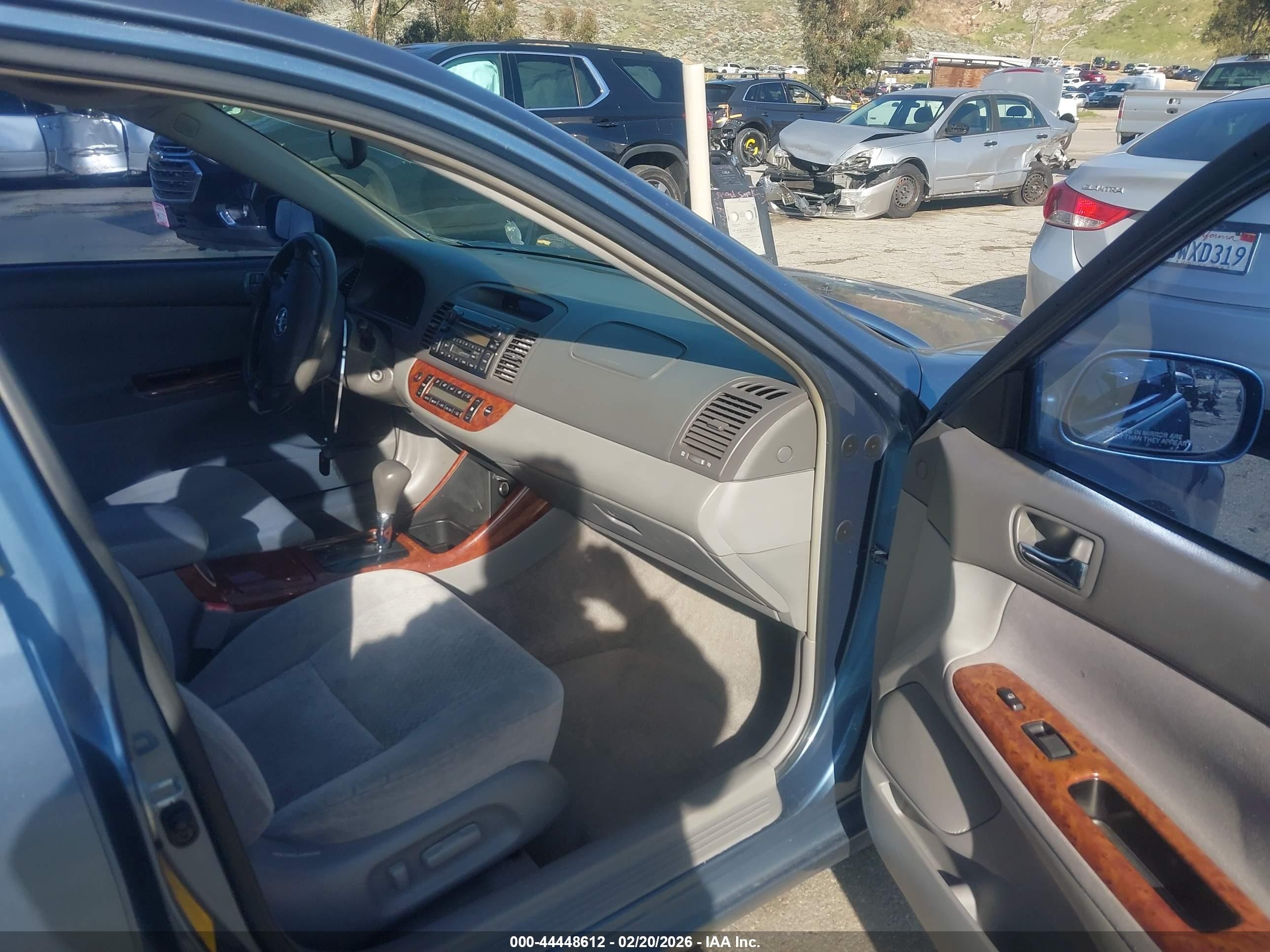 2002 Toyota Camry Xle Blue vin: JTDBE30K920083279