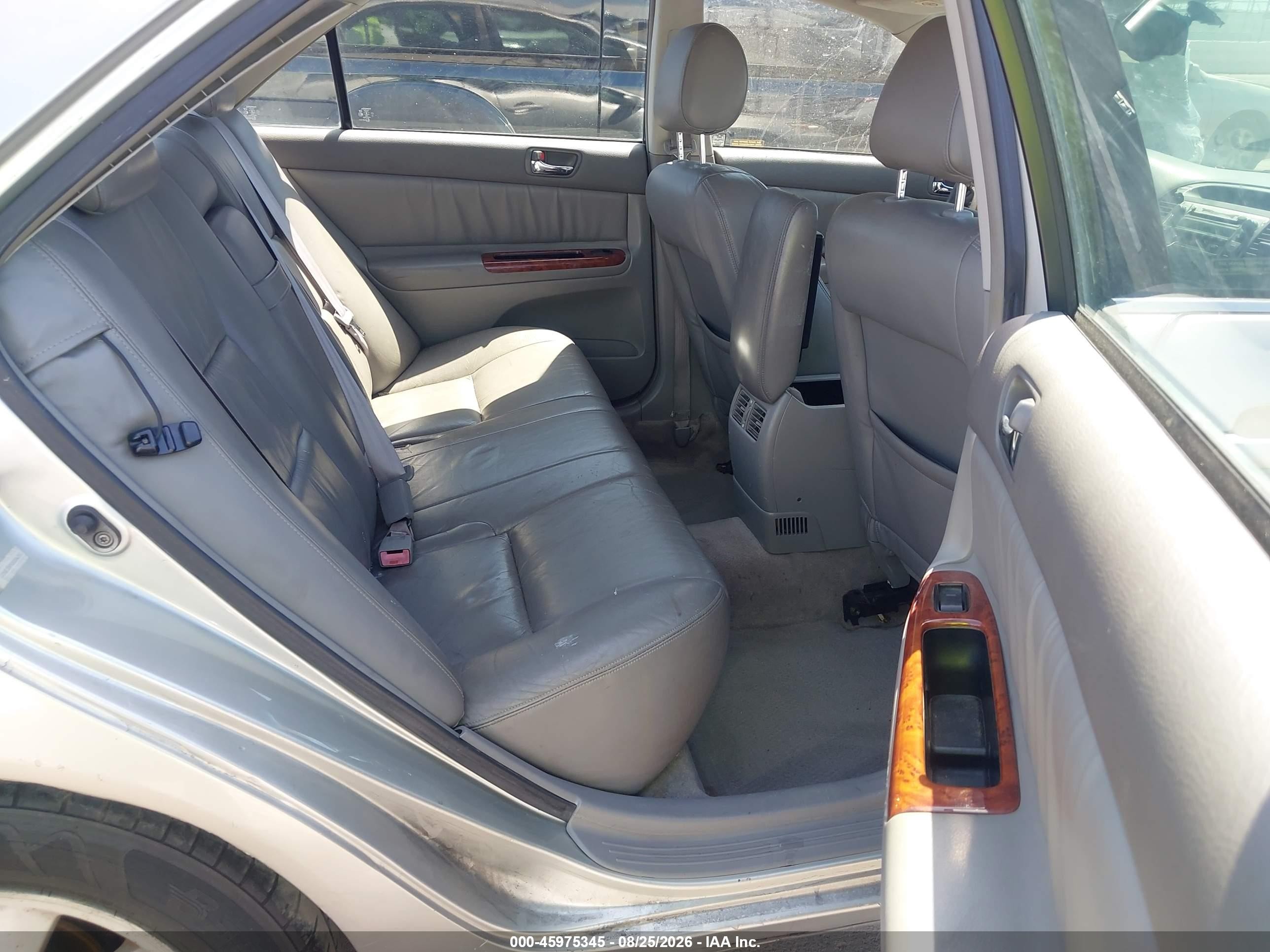 2002 Toyota Camry Xle Silver vin: JTDBE30K920104261