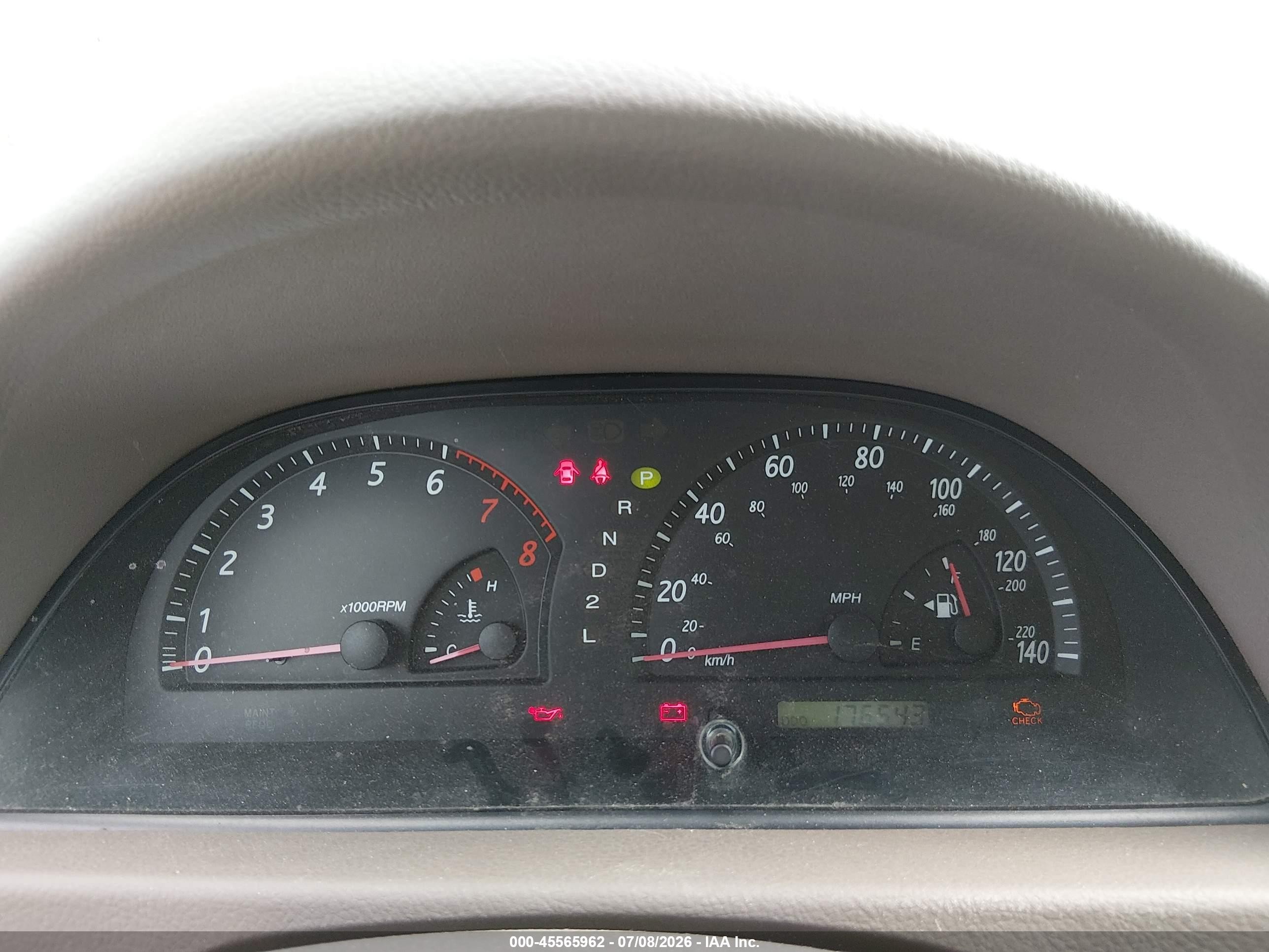 2004 Toyota Camry Le Белый vin: JTDBE30K940256043