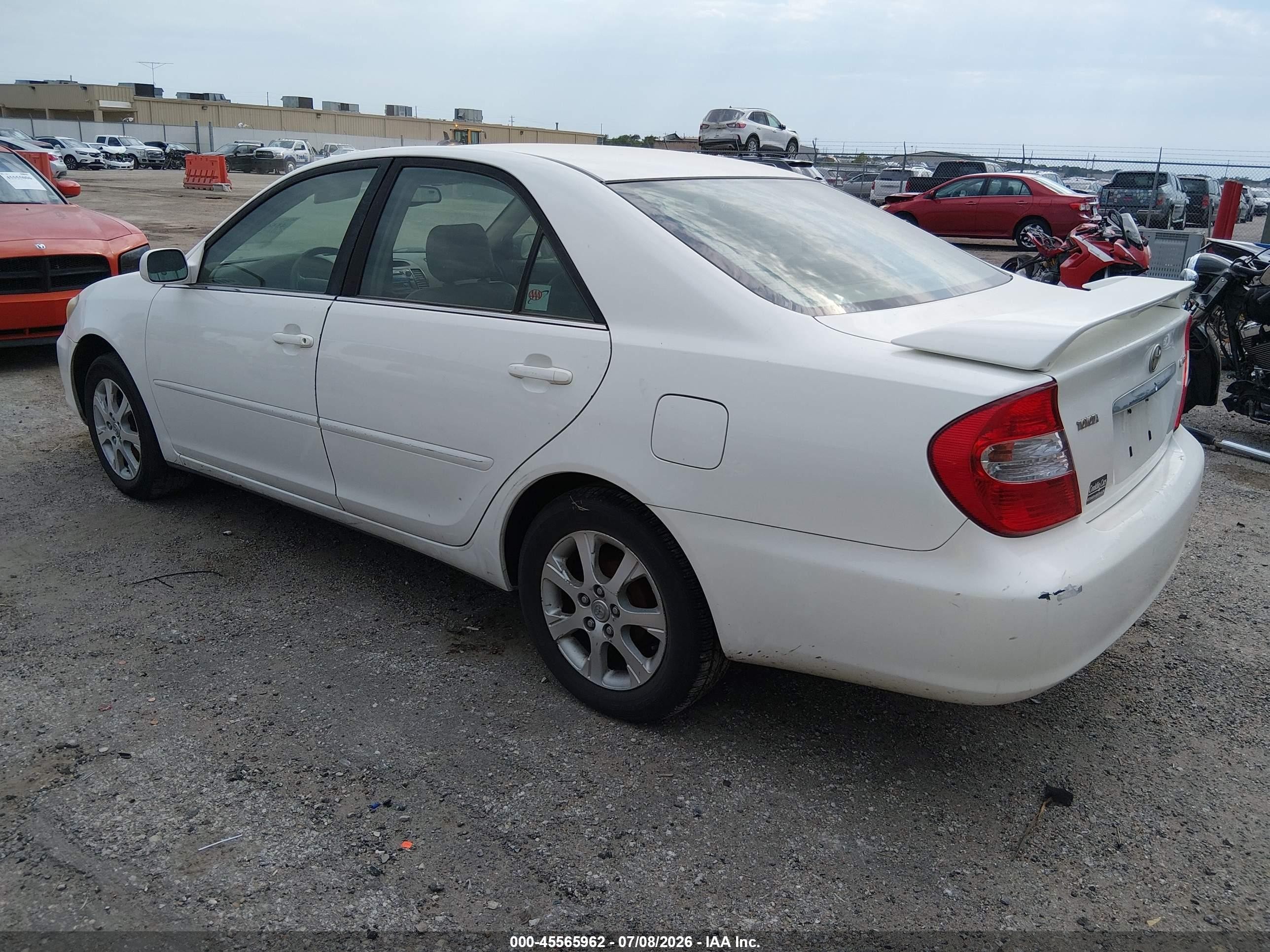 2004 Toyota Camry Le Белый vin: JTDBE30K940256043