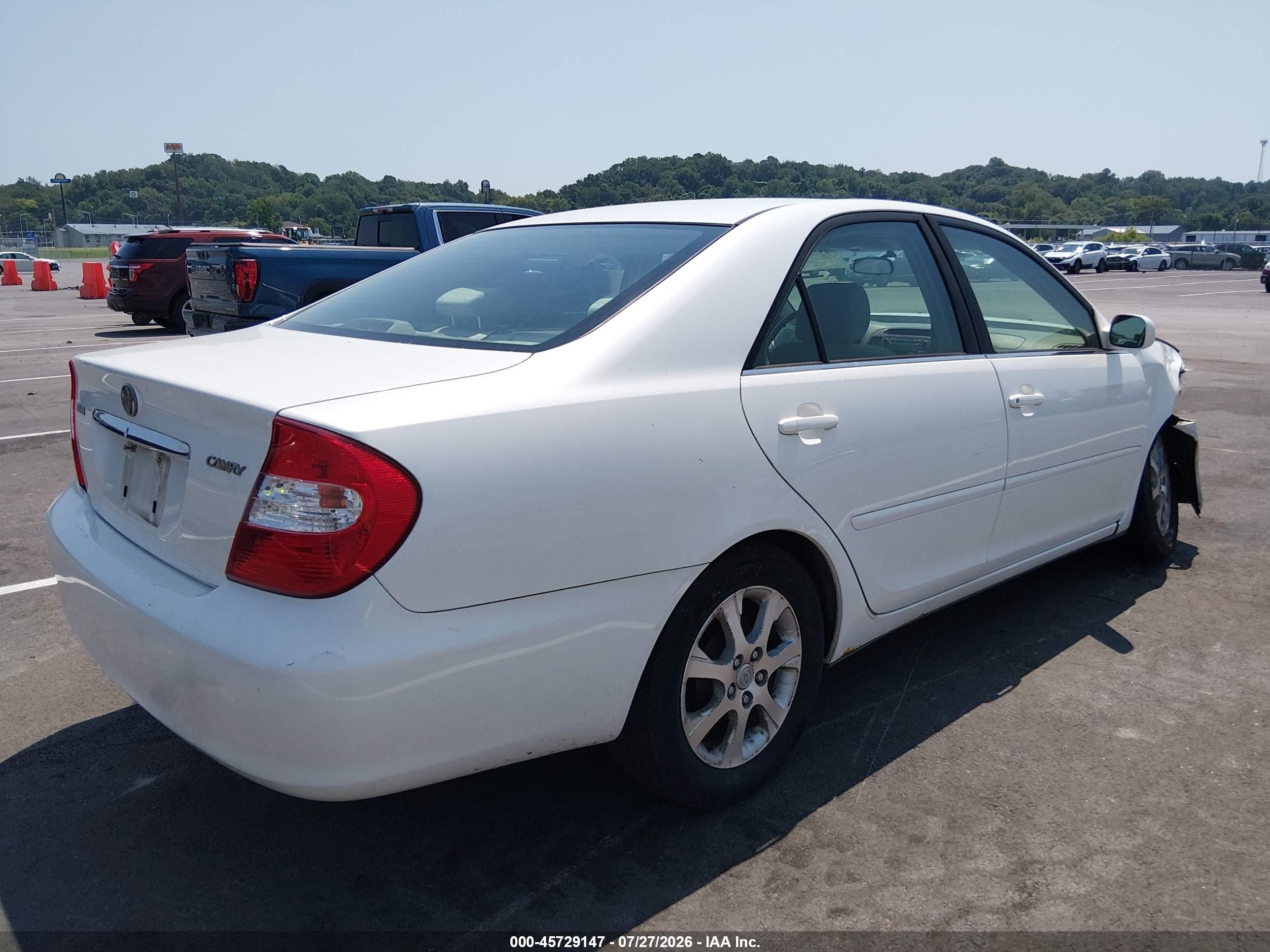 2004 Toyota Camry Le Белый vin: JTDBE30K940278625