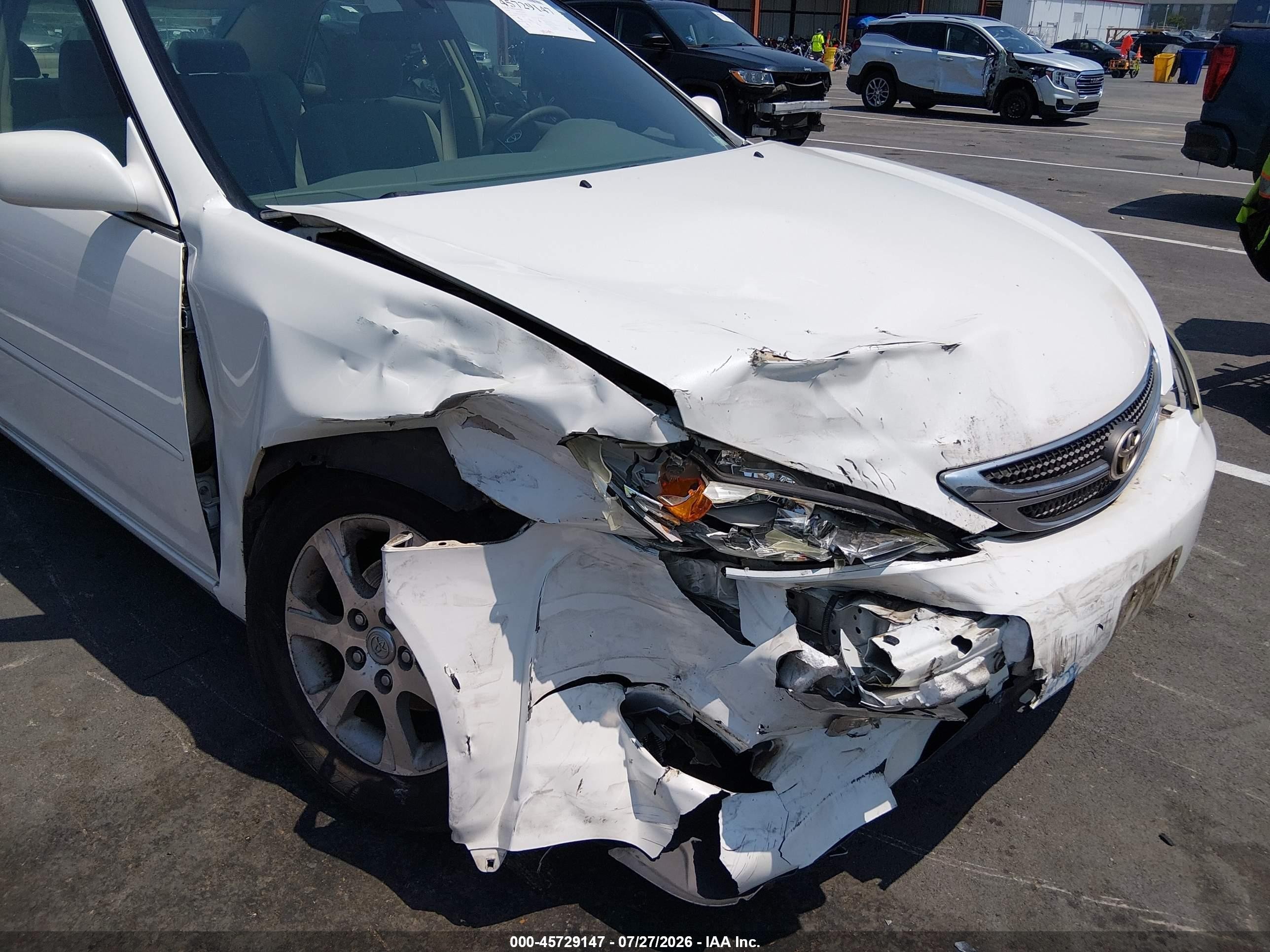 2004 Toyota Camry Le Белый vin: JTDBE30K940278625