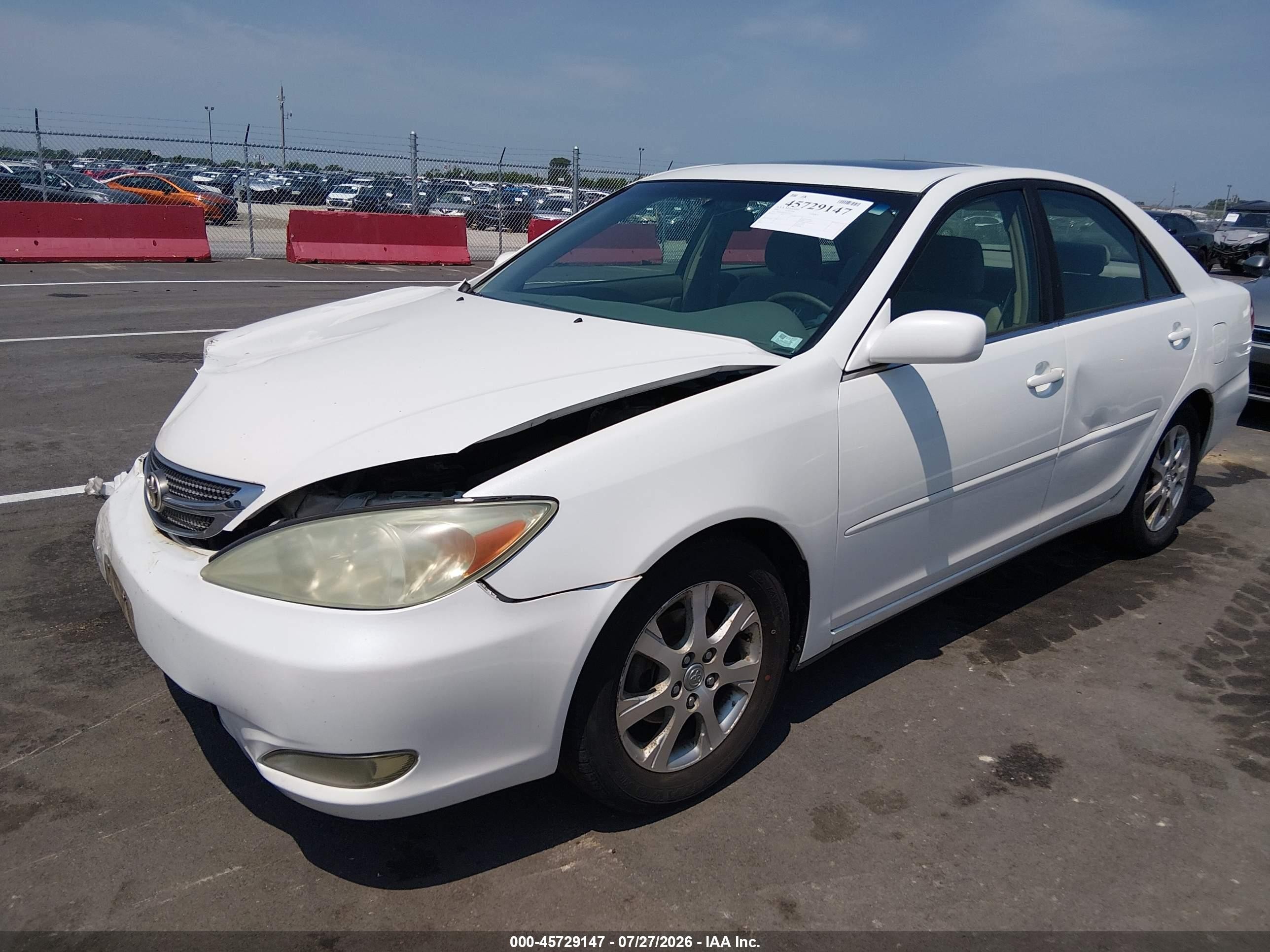 2004 Toyota Camry Le Белый vin: JTDBE30K940278625