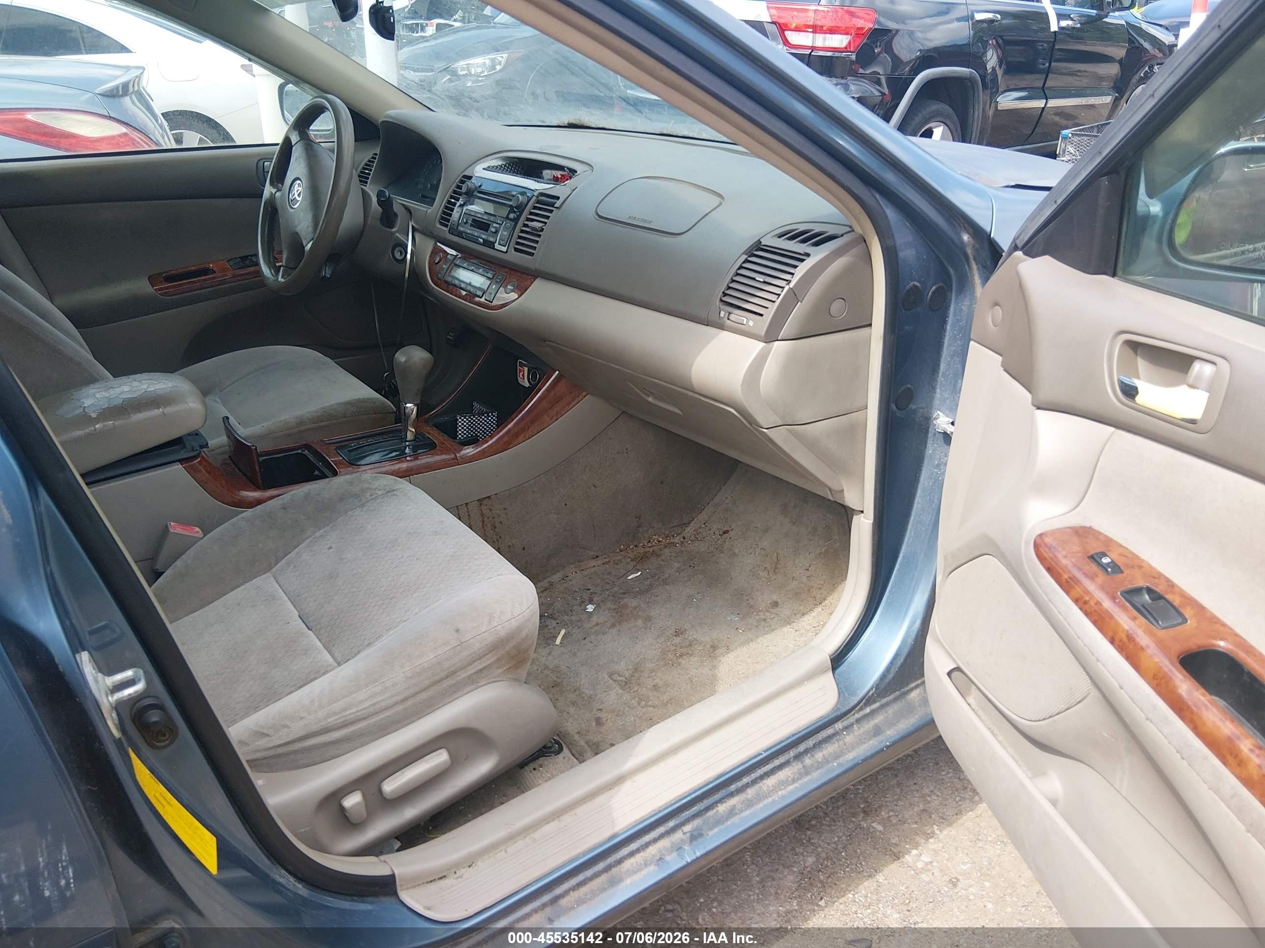 2003 Toyota Camry Xle Blue vin: JTDBE30KX30165314
