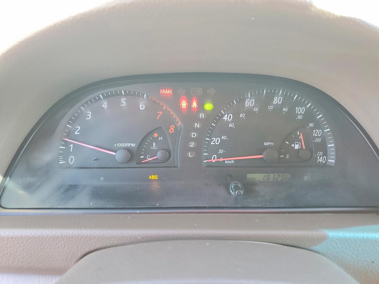 2004 Toyota Camry Le White vin: JTDBE30KX40254222