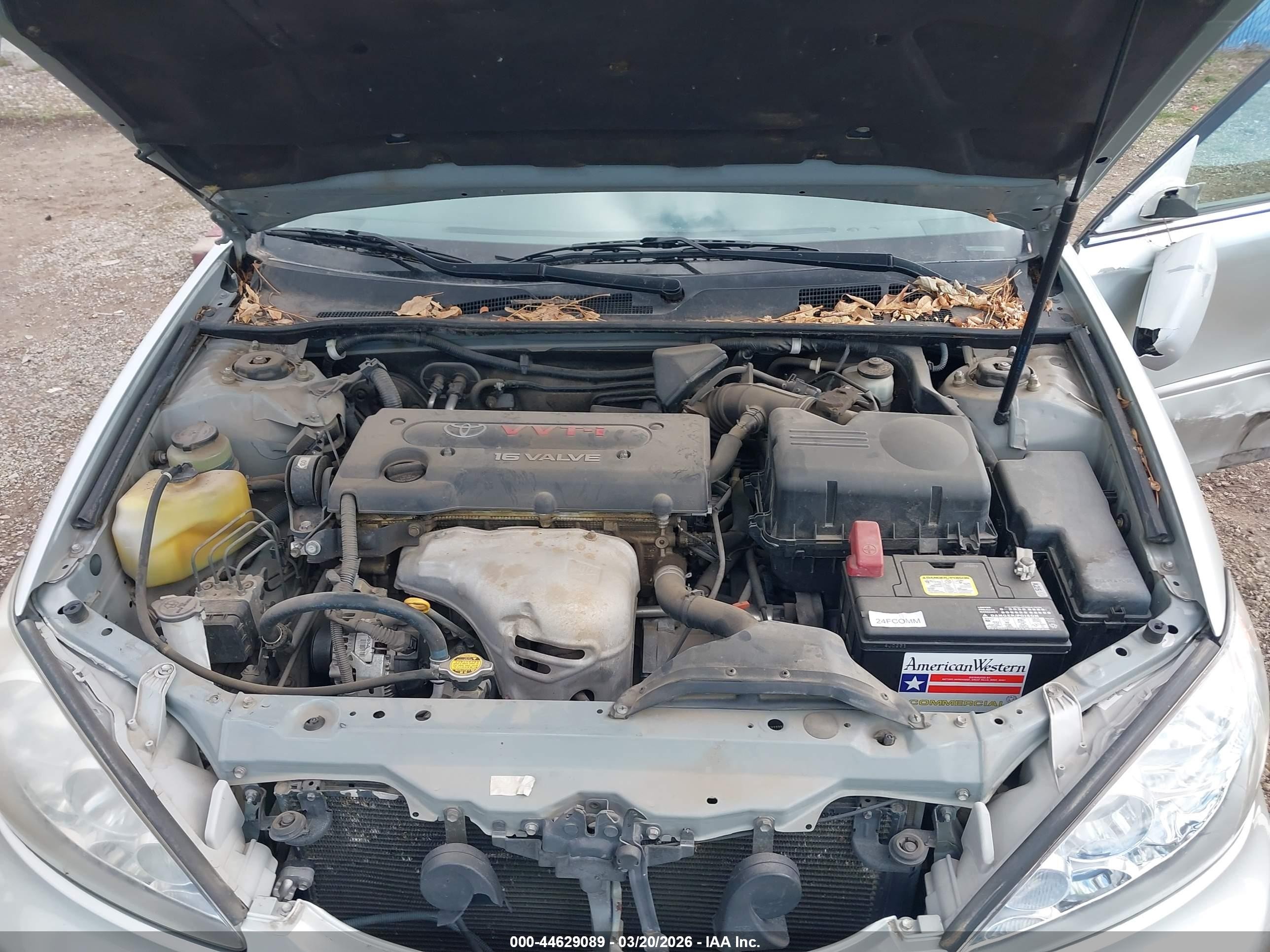 2005 Toyota Camry Le Gray vin: JTDBE30KX53025717