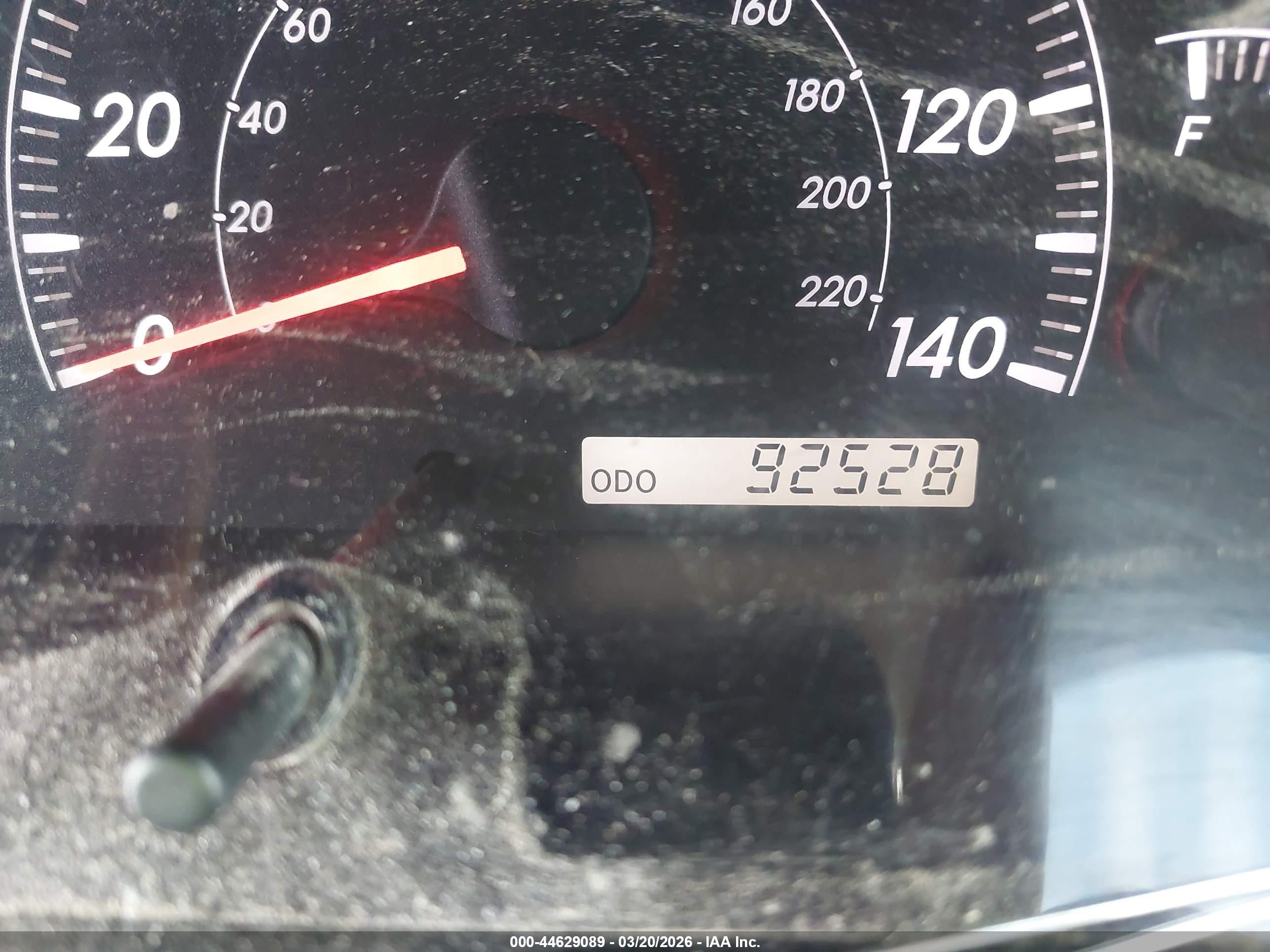2005 Toyota Camry Le Gray vin: JTDBE30KX53025717