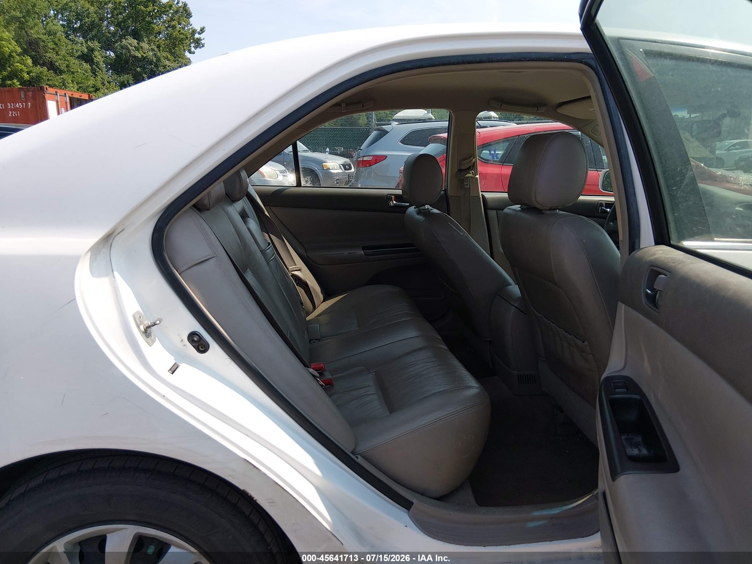 2006 Toyota Camry Le White vin: JTDBE30KX63045936