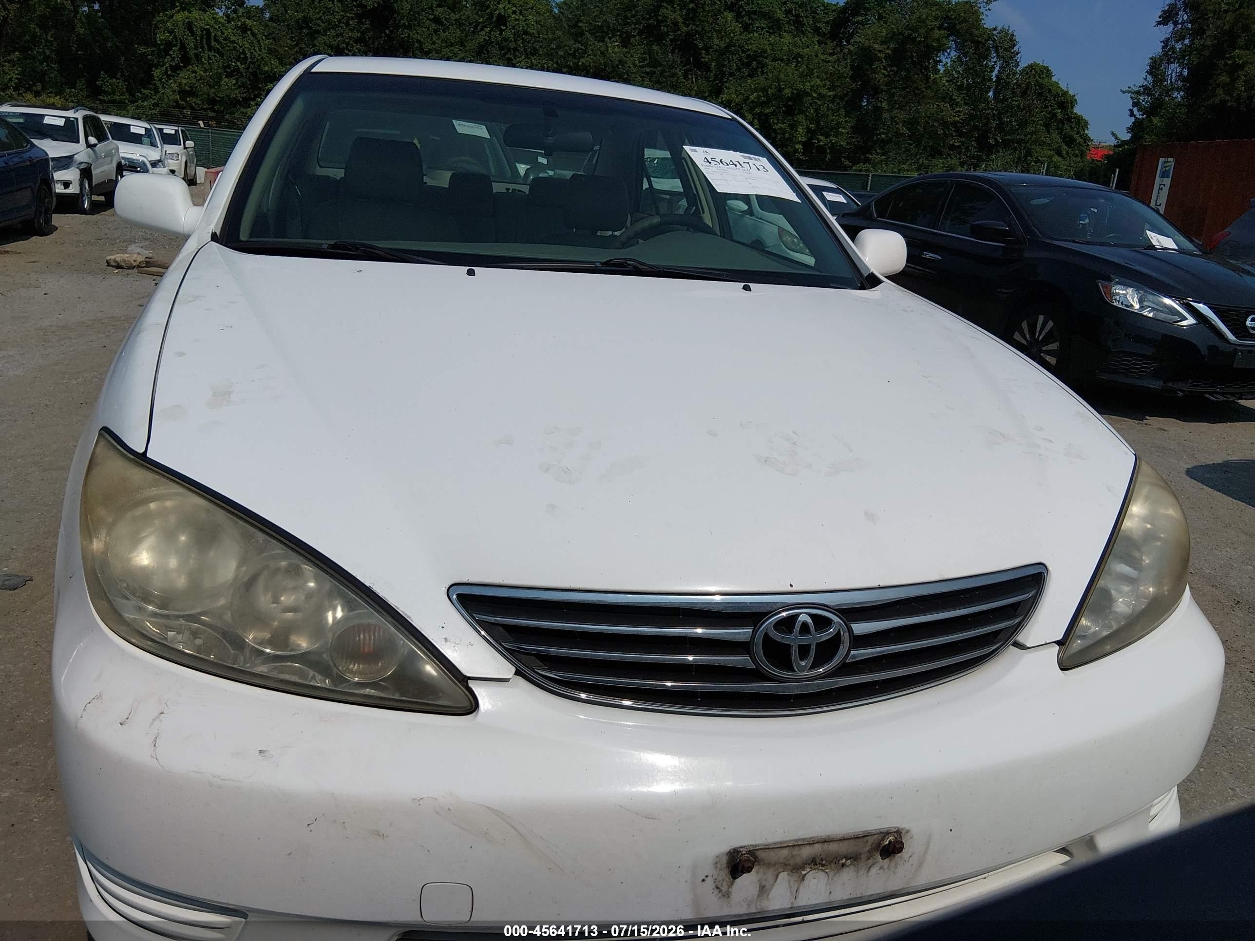 2006 Toyota Camry Le White vin: JTDBE30KX63045936
