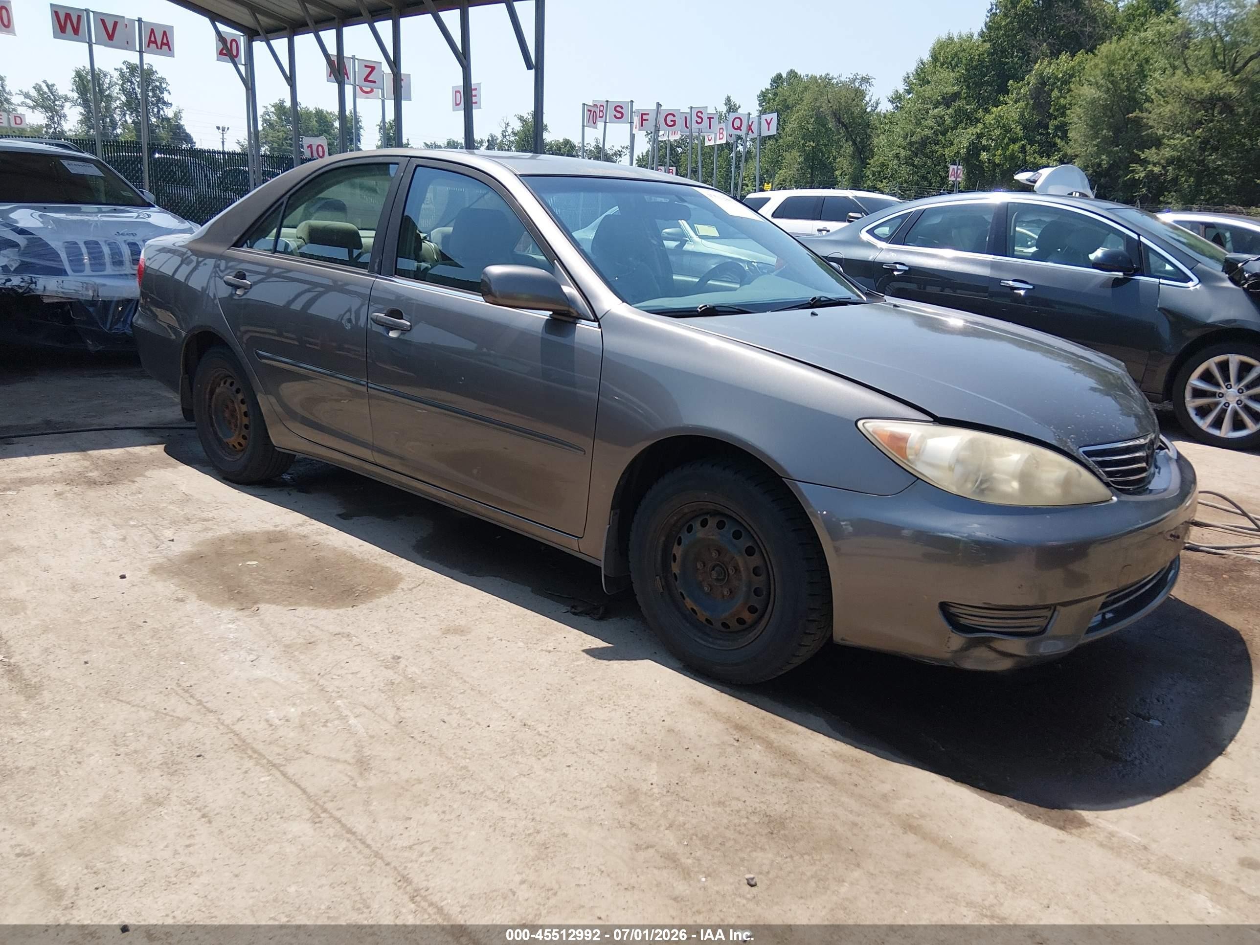 2006 Toyota Camry Le Gray vin: JTDBE30KX63056676