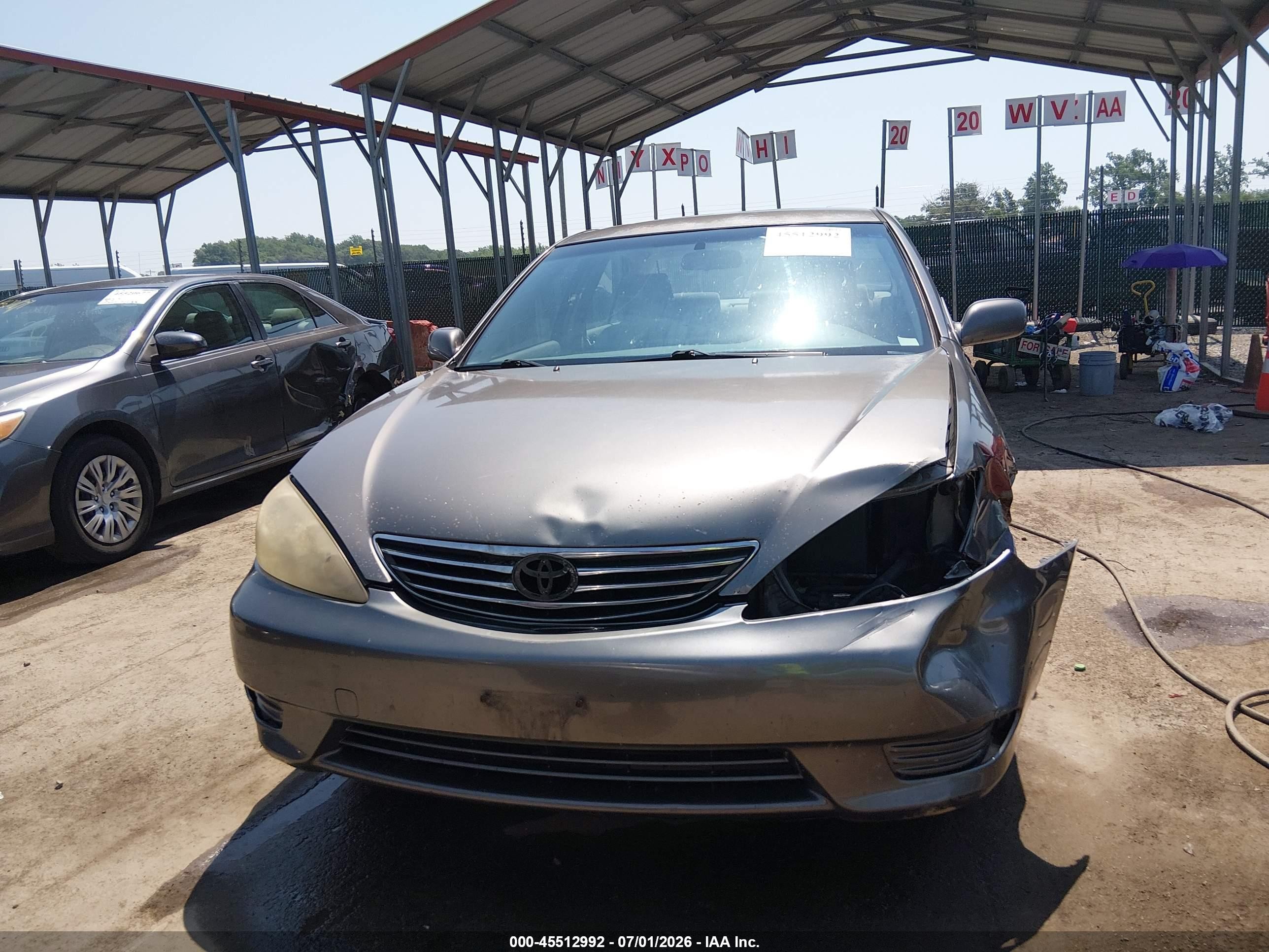 2006 Toyota Camry Le Gray vin: JTDBE30KX63056676