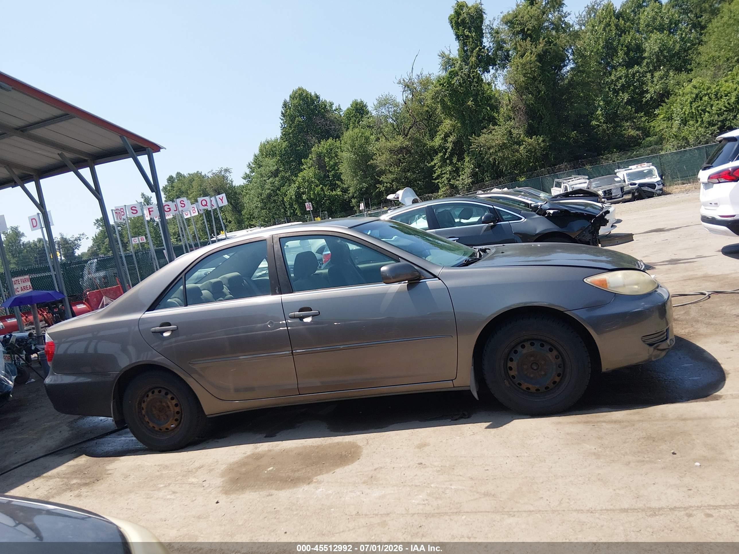 2006 Toyota Camry Le Gray vin: JTDBE30KX63056676