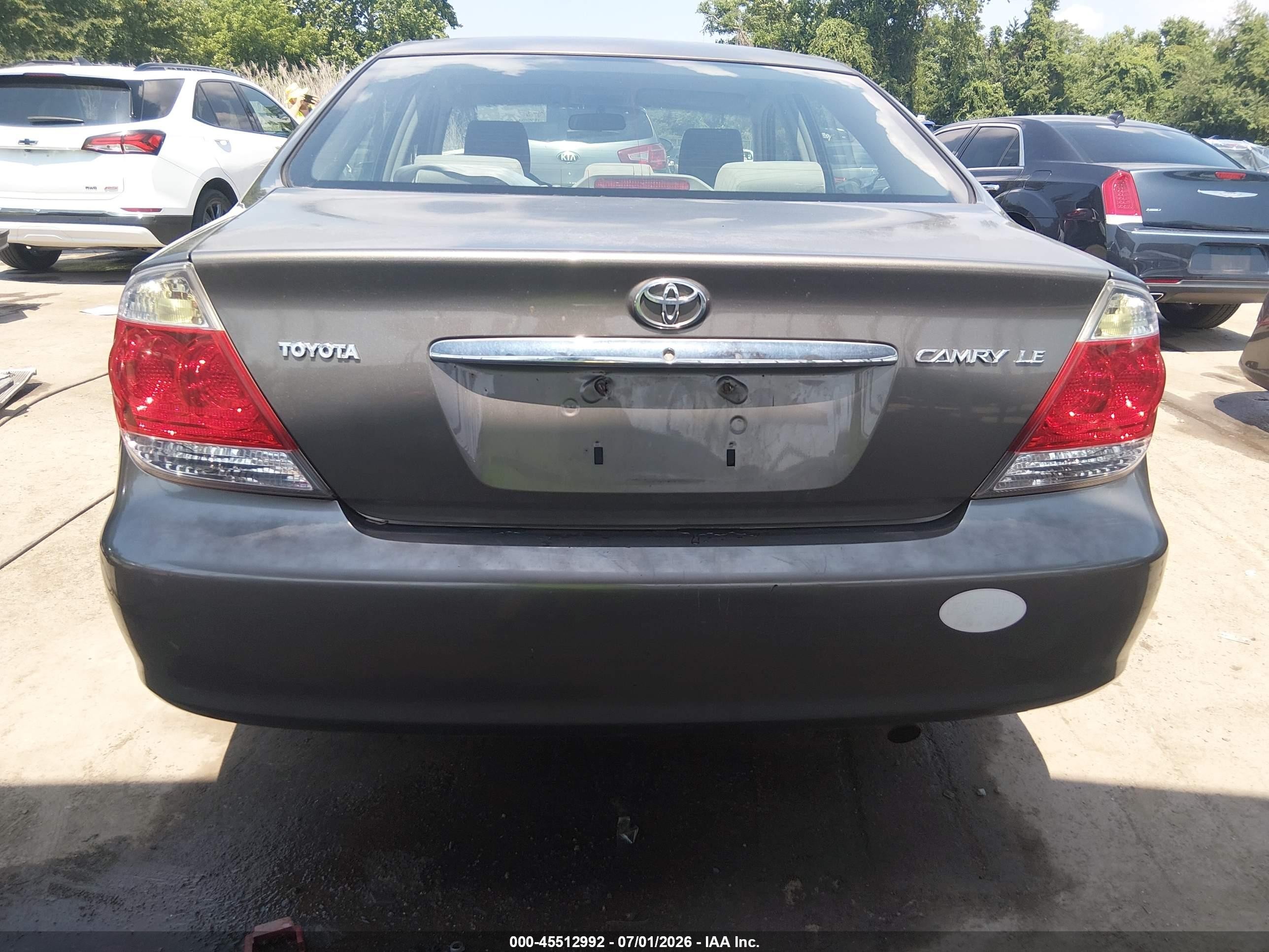 2006 Toyota Camry Le Gray vin: JTDBE30KX63056676