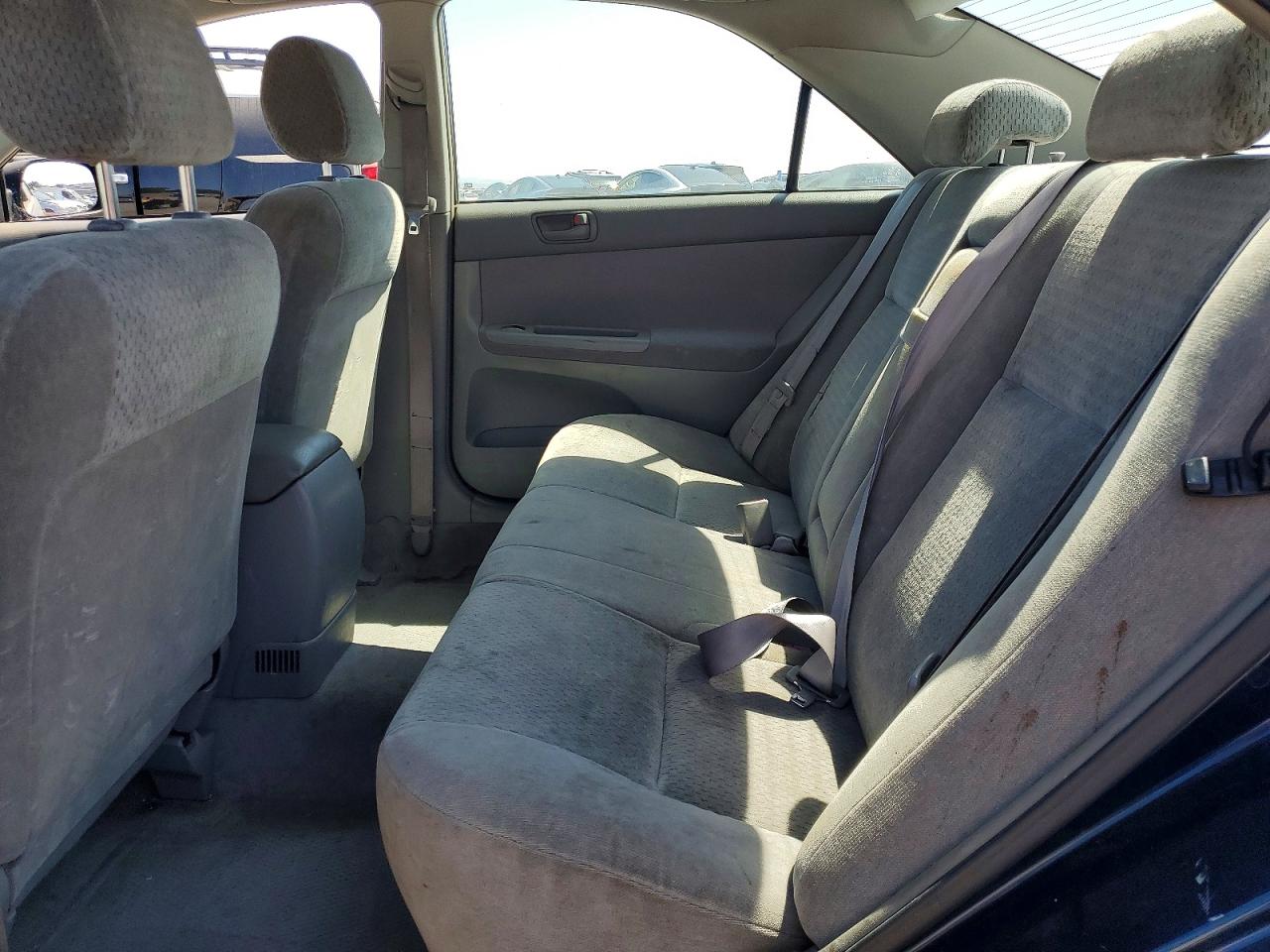 2002 Toyota Camry Le Blue vin: JTDBE32K020018124