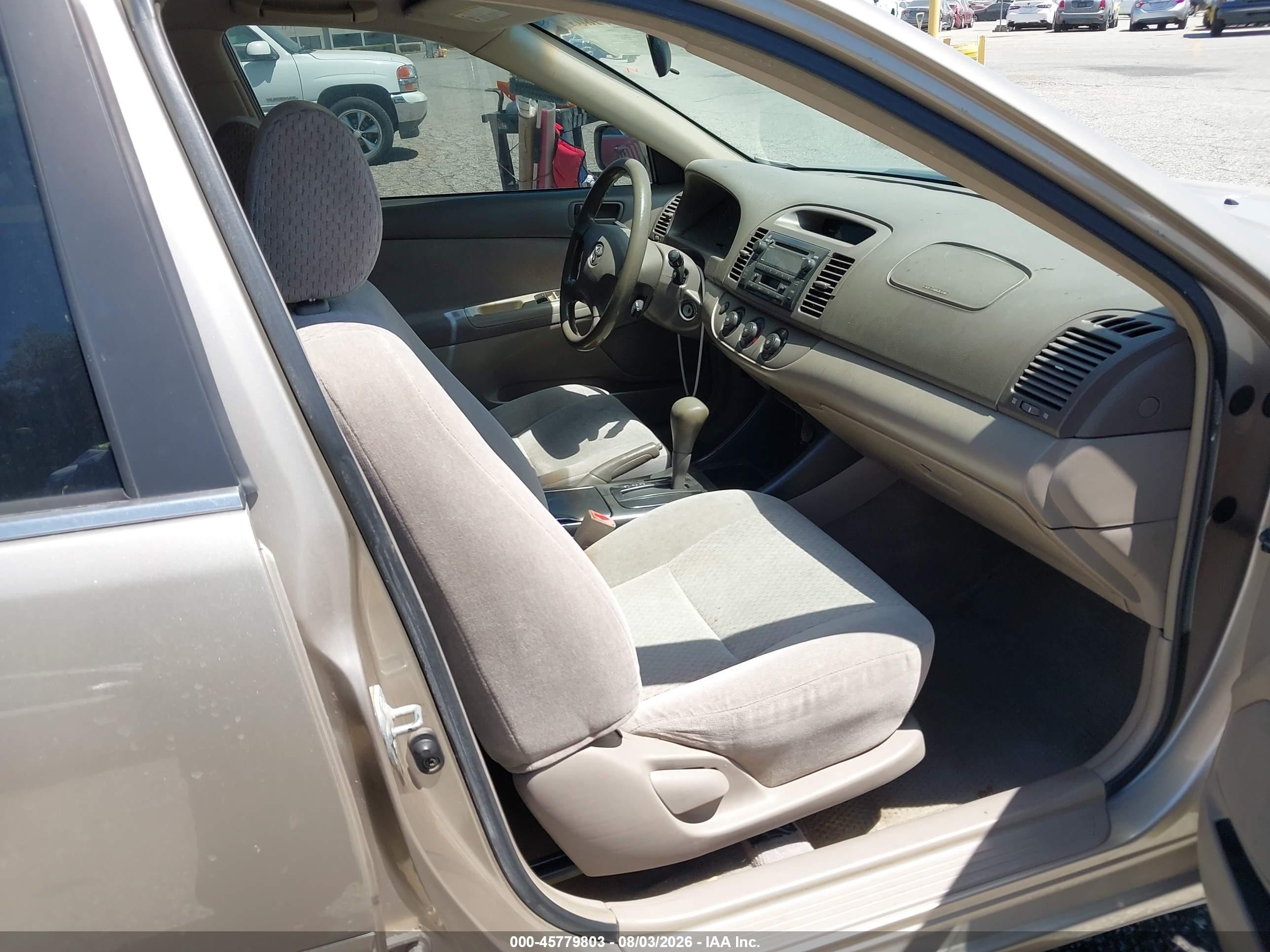 2002 Toyota Camry Le Beige vin: JTDBE32K020041306