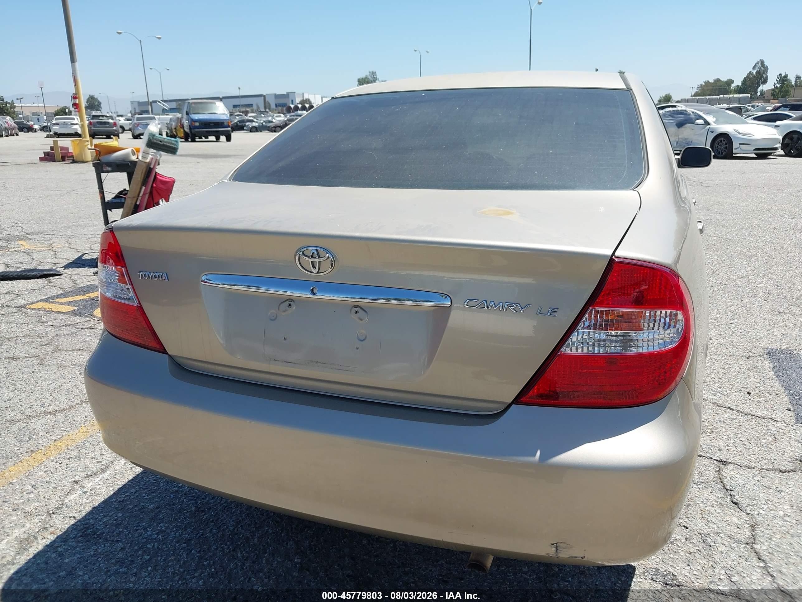 2002 Toyota Camry Le Beige vin: JTDBE32K020041306