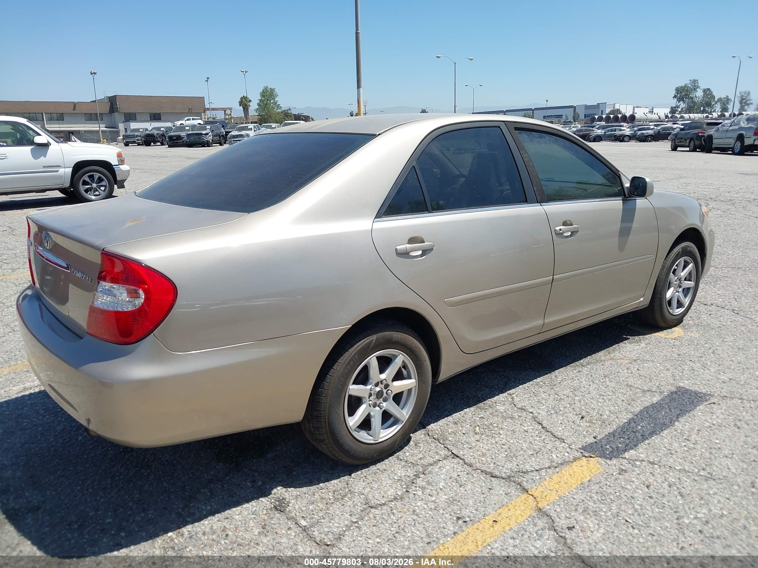 2002 Toyota Camry Le Beige vin: JTDBE32K020041306