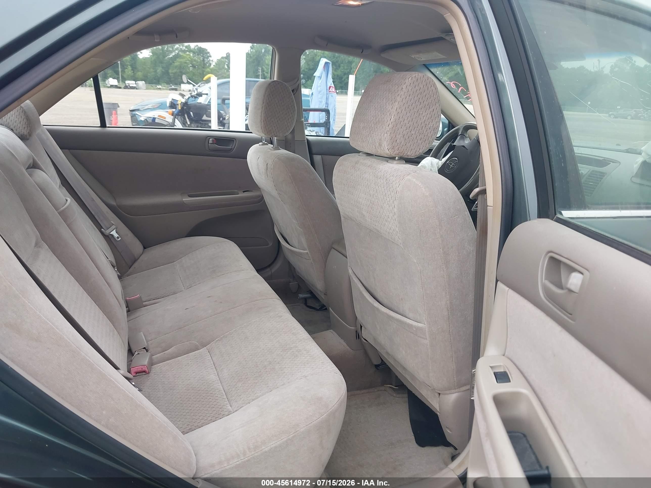 2002 Toyota Camry Le Green vin: JTDBE32K020073012
