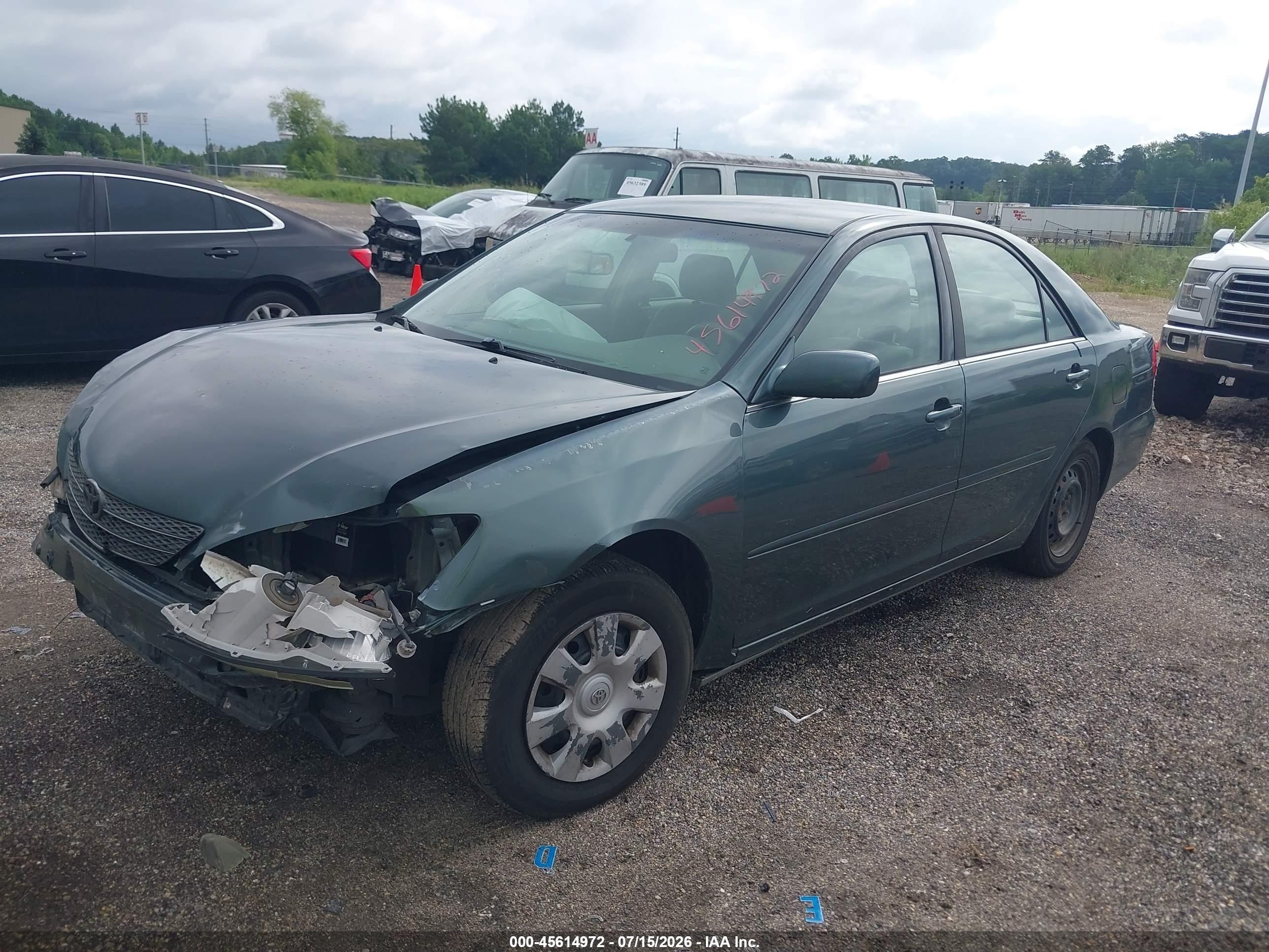 2002 Toyota Camry Le Green vin: JTDBE32K020073012