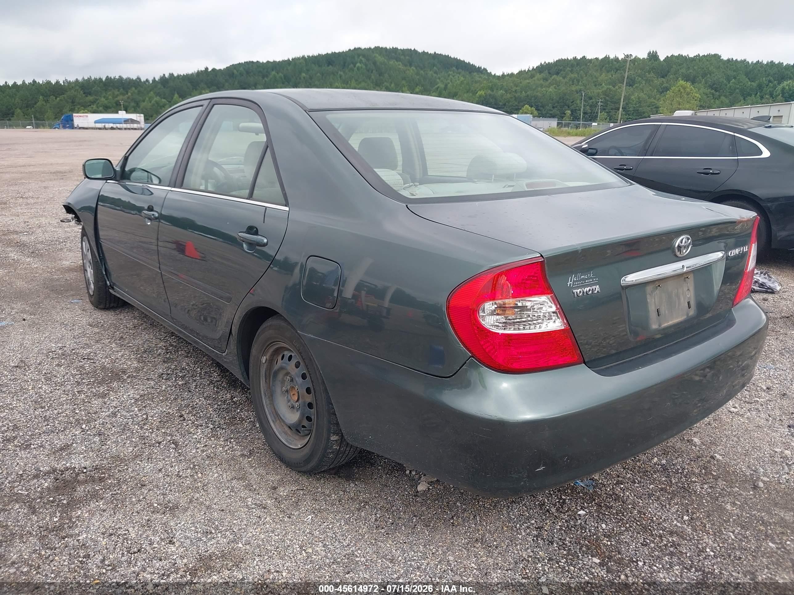 2002 Toyota Camry Le Green vin: JTDBE32K020073012