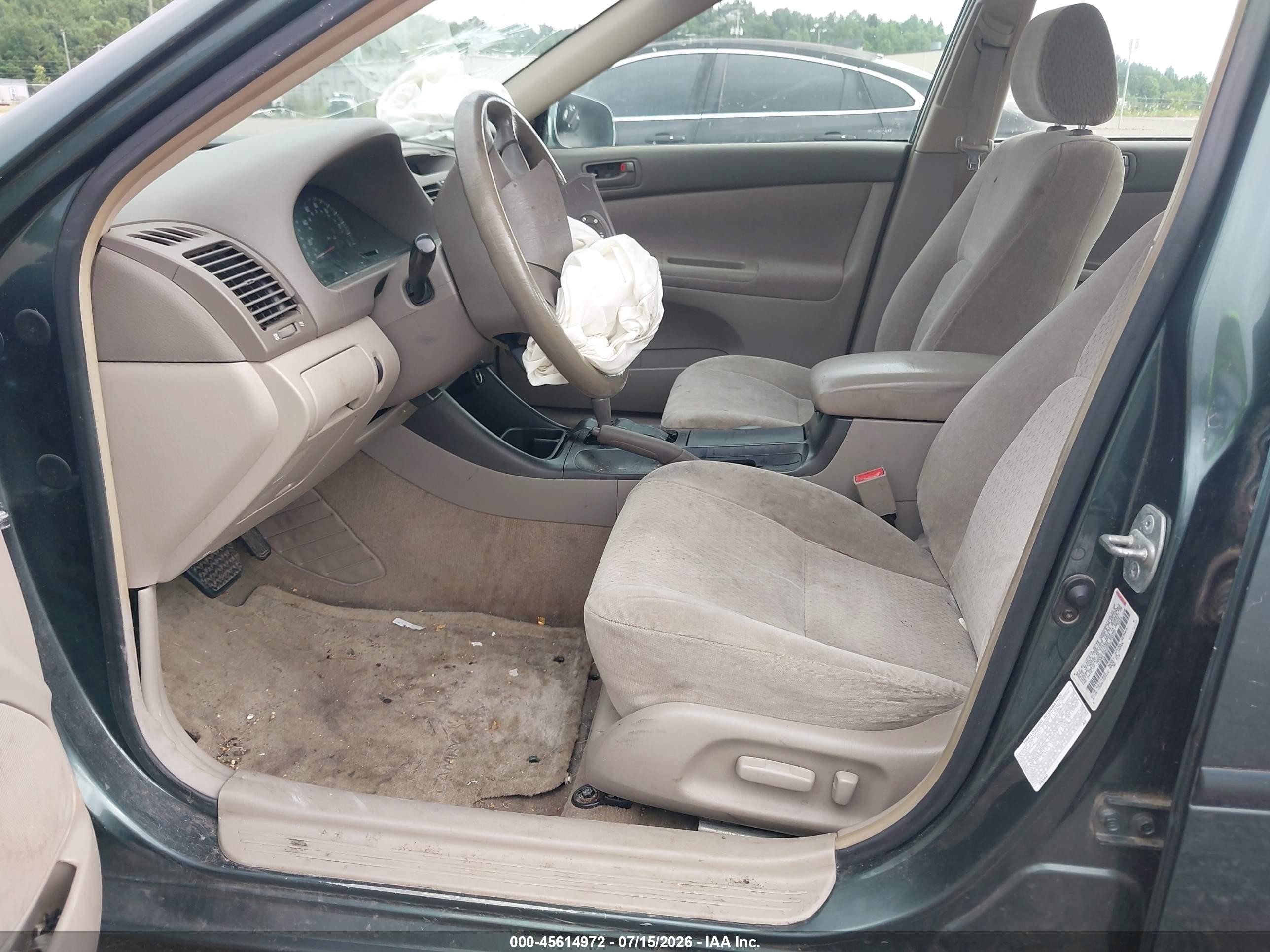 2002 Toyota Camry Le Green vin: JTDBE32K020073012