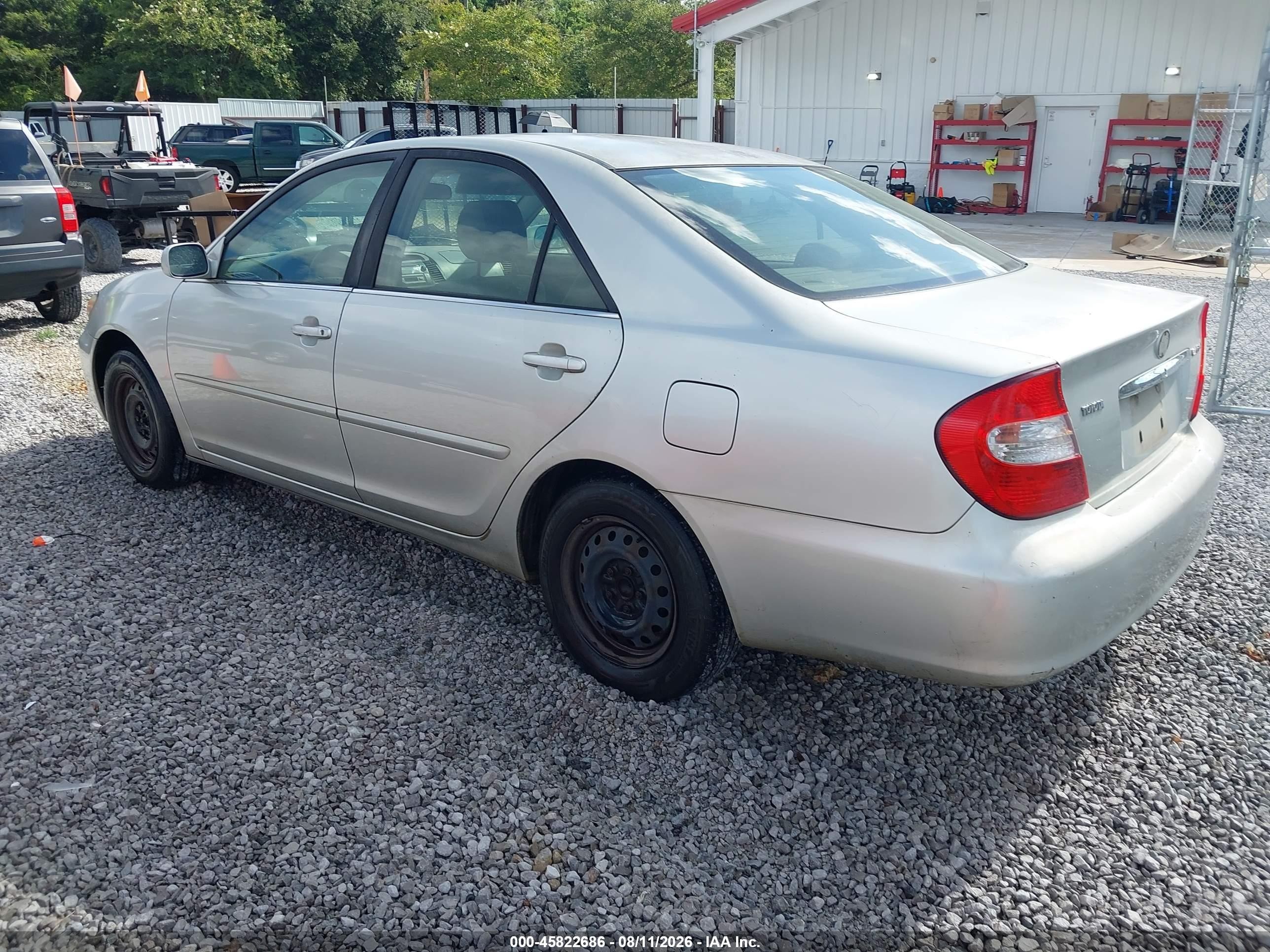 2002 Toyota Camry Le Silver vin: JTDBE32K020104016