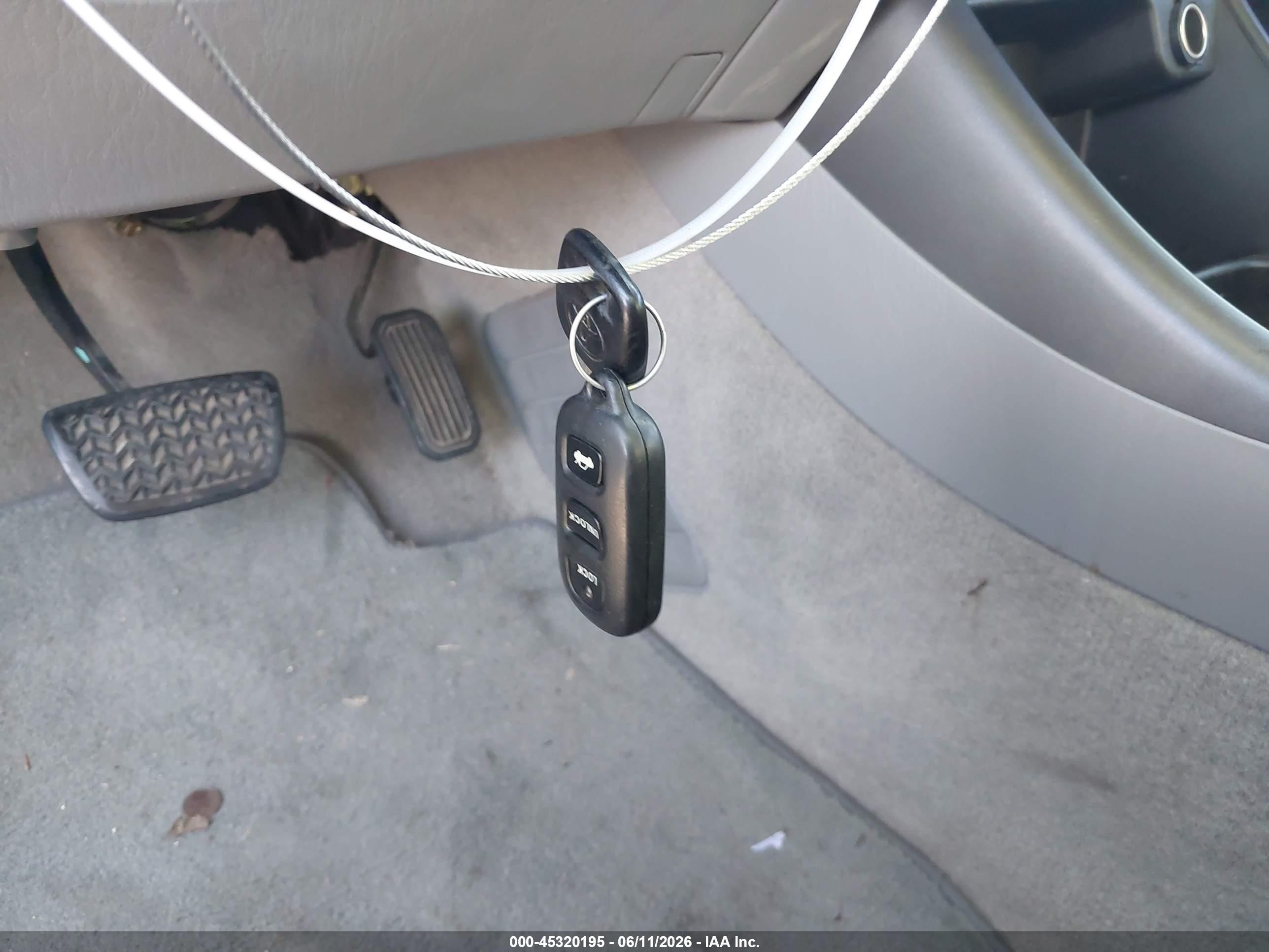 2002 Toyota Camry Le Silver vin: JTDBE32K020107465