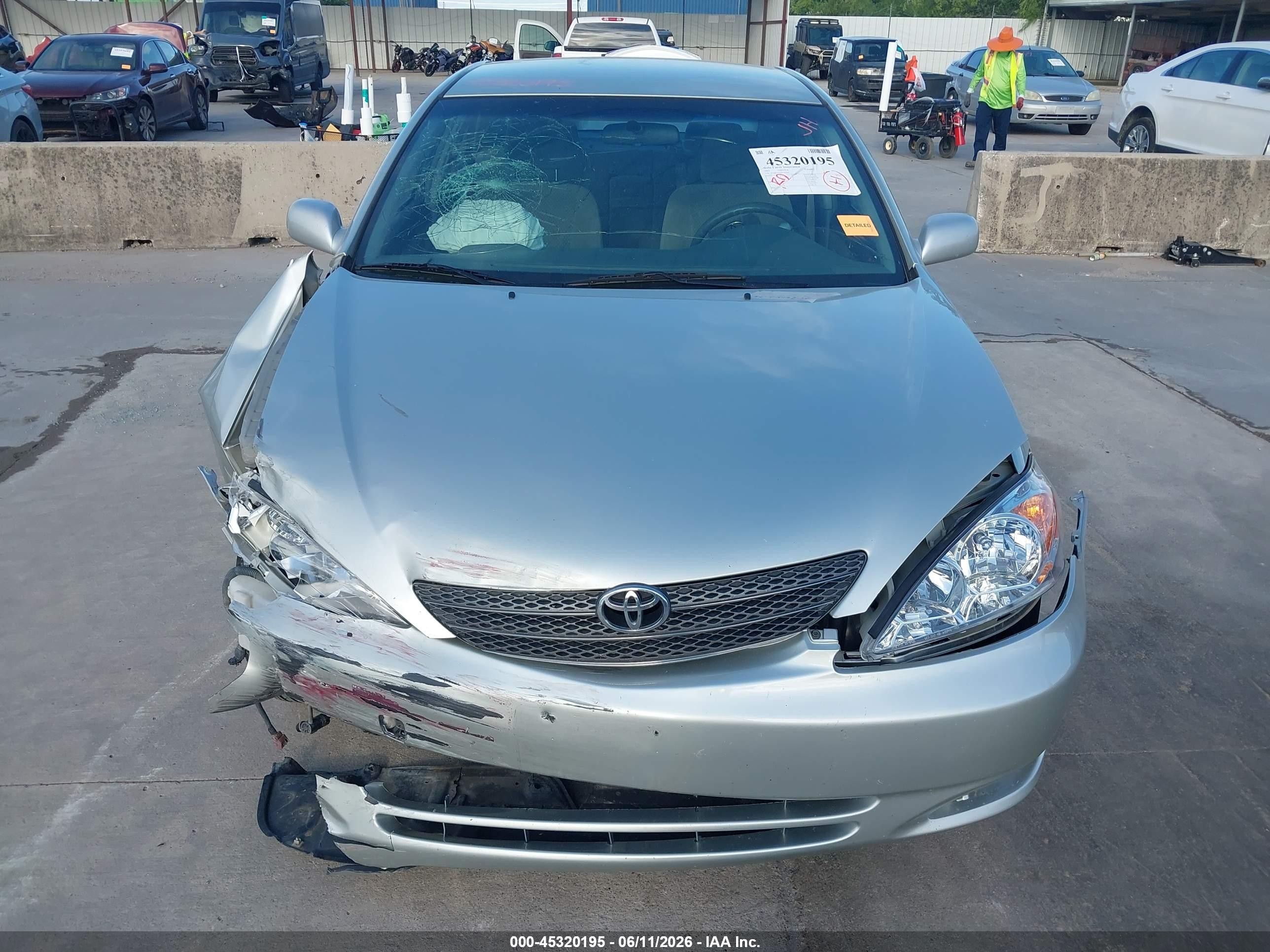 2002 Toyota Camry Le Silver vin: JTDBE32K020107465