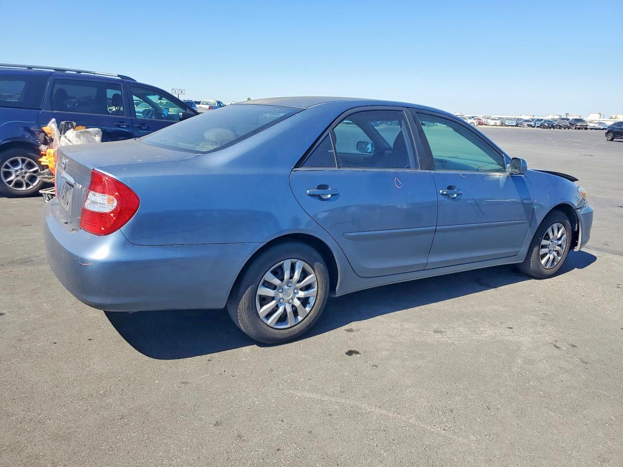 2002 Toyota Camry Le Blue vin: JTDBE32K020121995