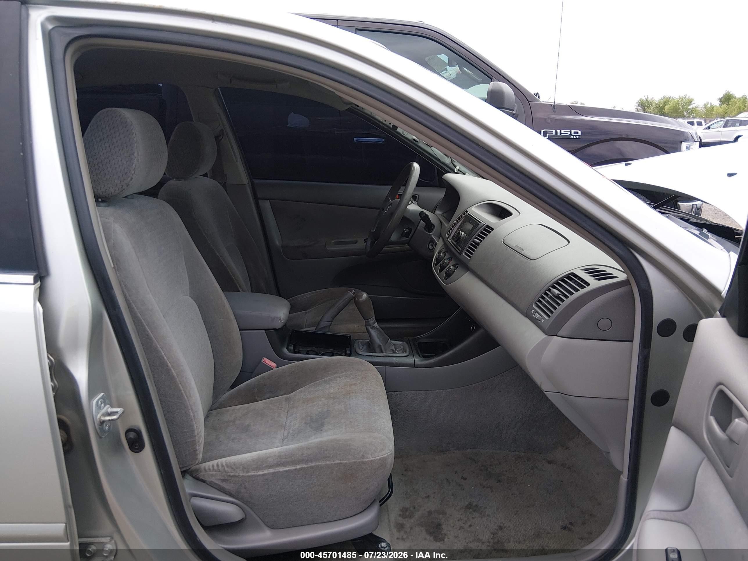 2003 Toyota Camry Le Gray vin: JTDBE32K030203842