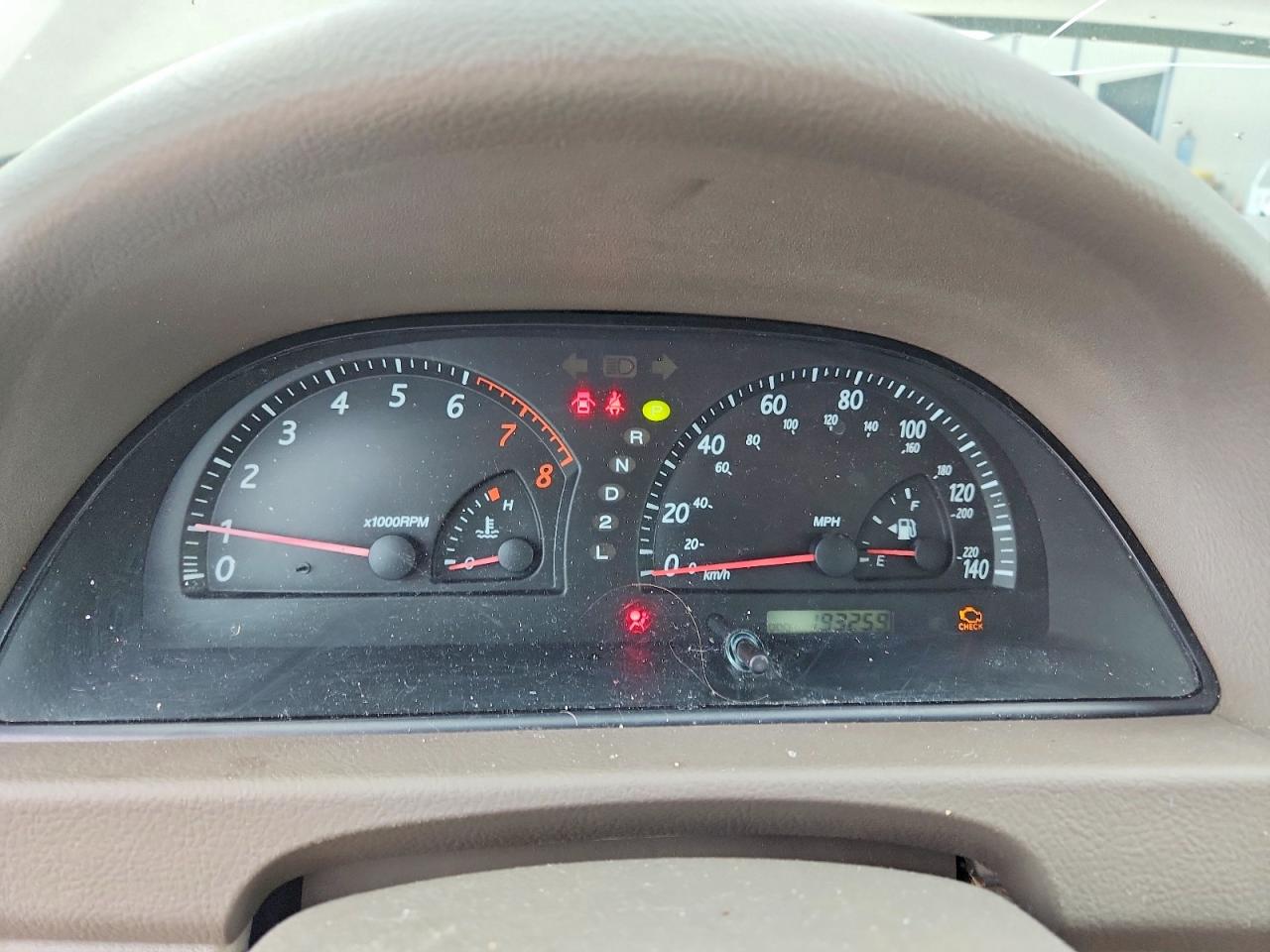 2004 Toyota Camry Le Tan vin: JTDBE32K040262259