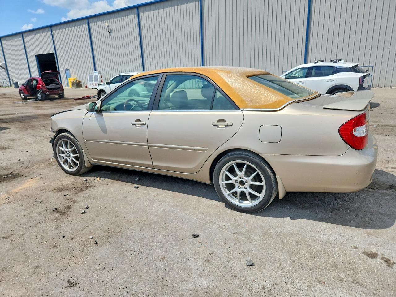 2004 Toyota Camry Le Tan vin: JTDBE32K040262259