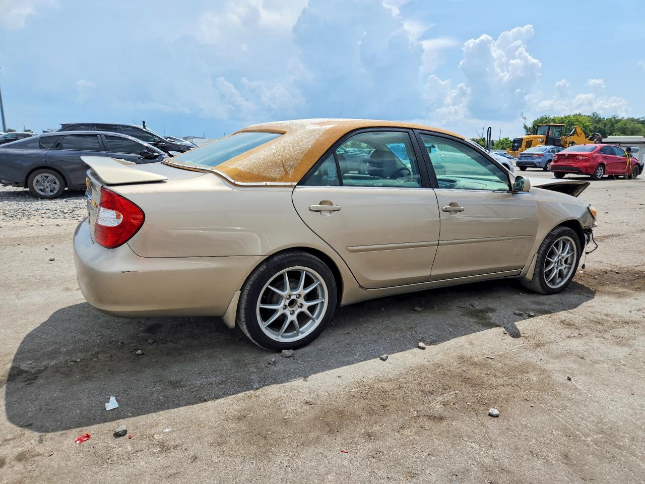 2004 Toyota Camry Le Tan vin: JTDBE32K040262259