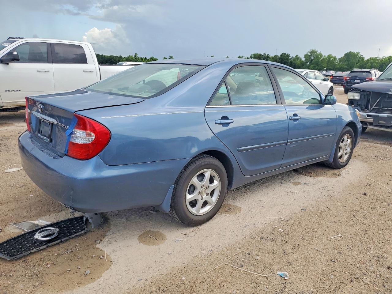 2004 Toyota Camray Синий vin: JTDBE32K040271754