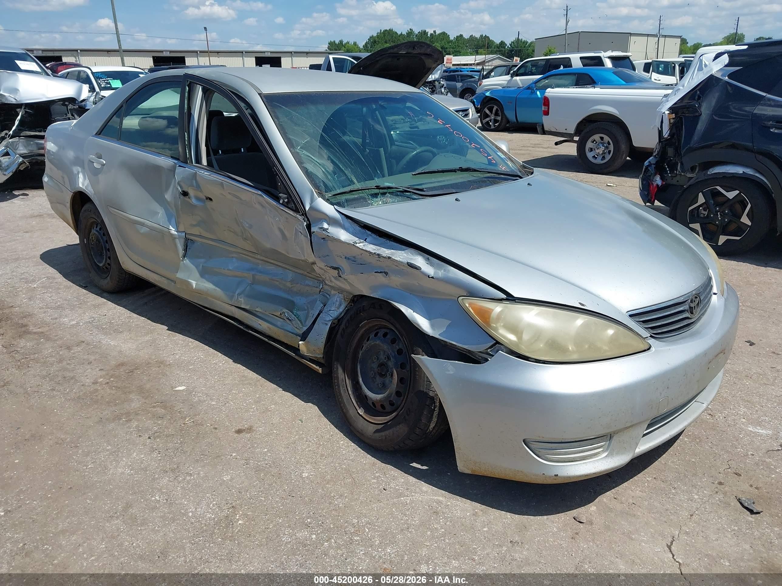 2005 Toyota Camry Le Silver vin: JTDBE32K053032267